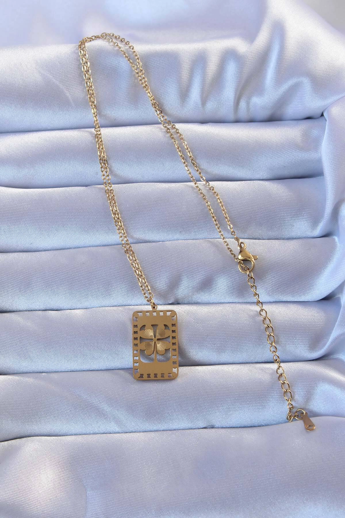 316L Altın Renk İşlemeli Yonca Model Vintage Kolye-1