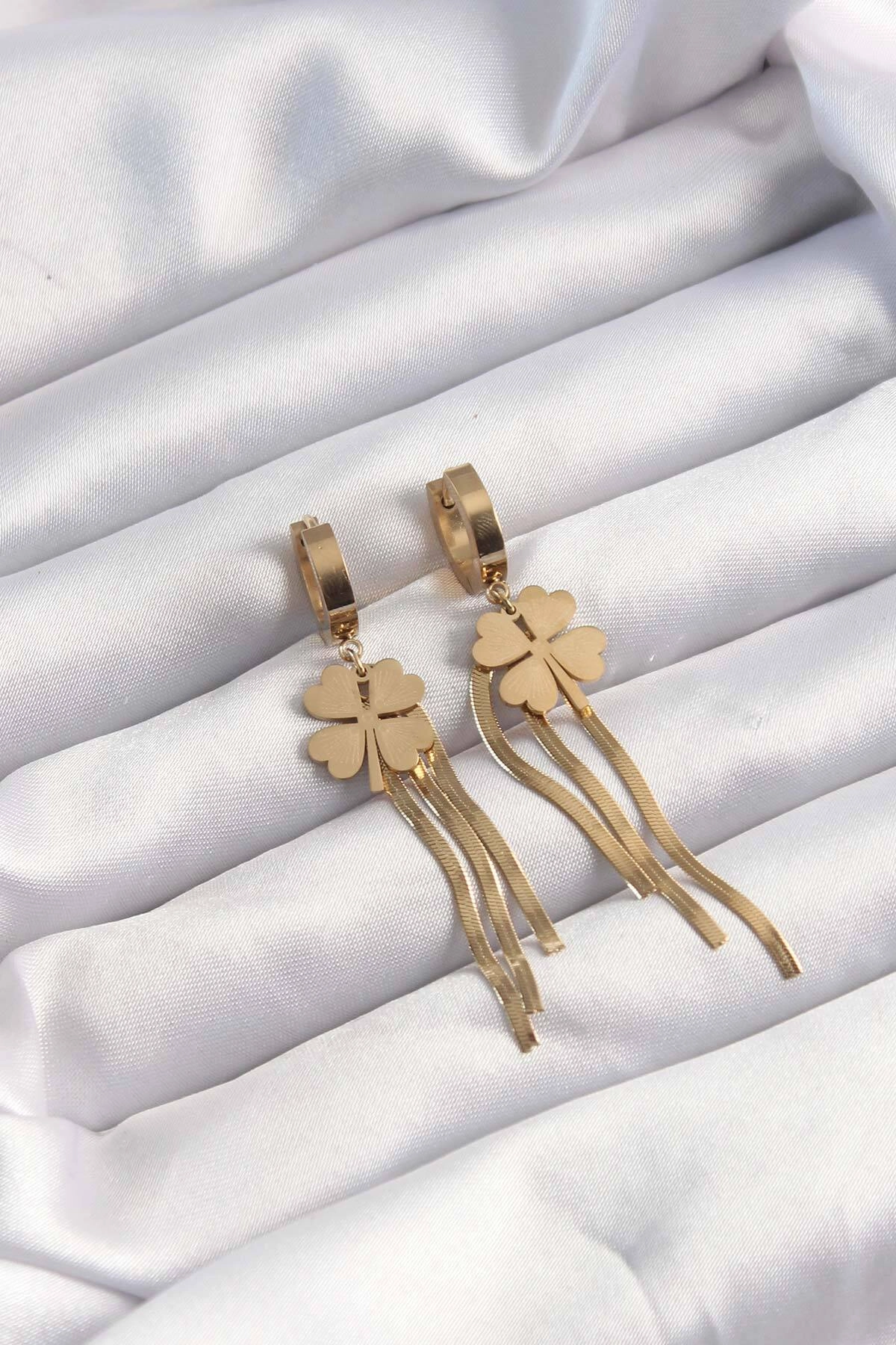 316L Çelik Altın Renk İtalyan Zincirli Yonca Model Halka Küpe-1