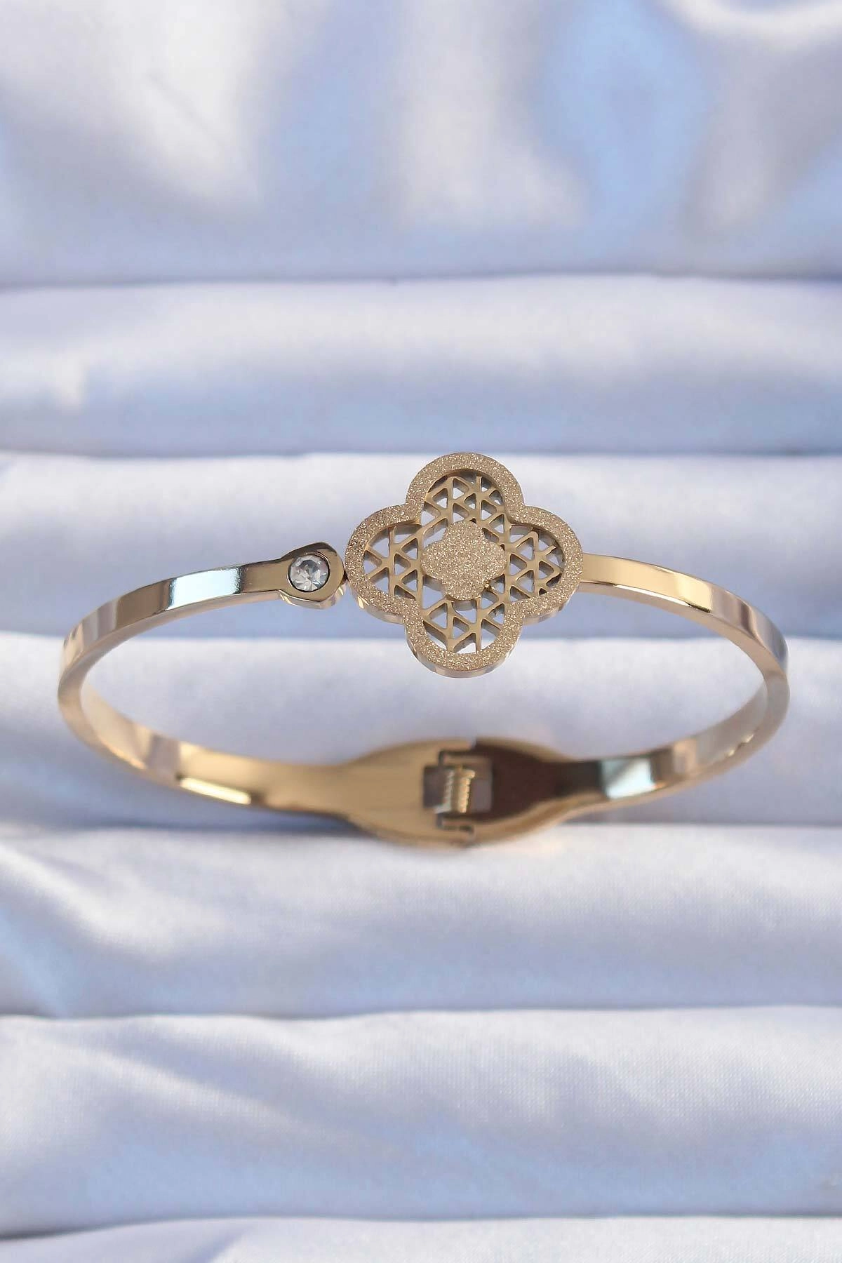 316L Çelik Altın Renk Zirkon Taşlı Simli Yonca Kelepçe-0