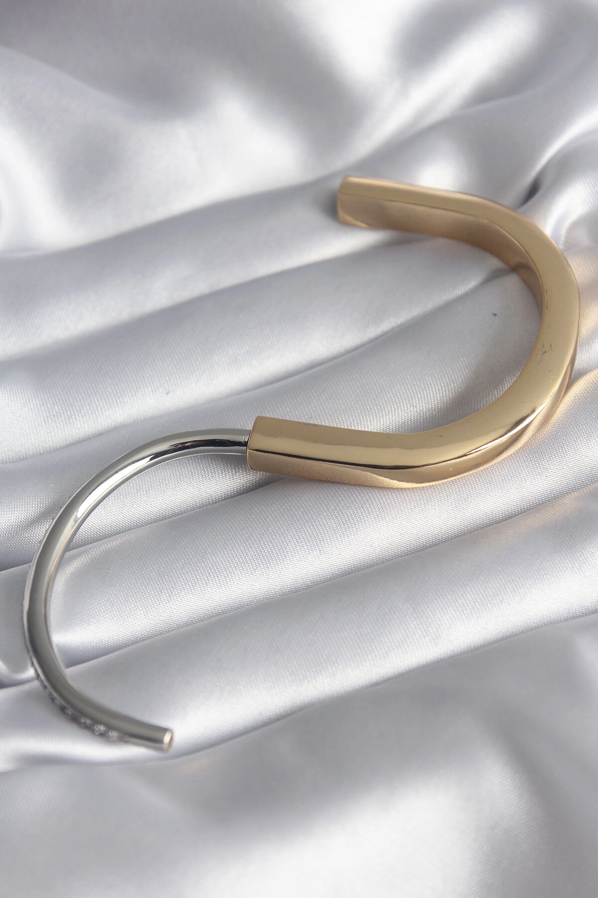 316L Çelik Gold Gümüş Renk Zirkon Taşlı VIP Seri Kadın Kelepçe-1