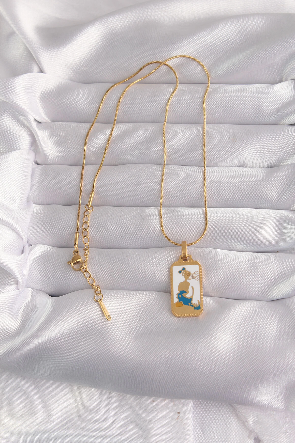 316L Çelik Gold Renk Beyaz Mineli Kız Figür Tarot Kolye-1