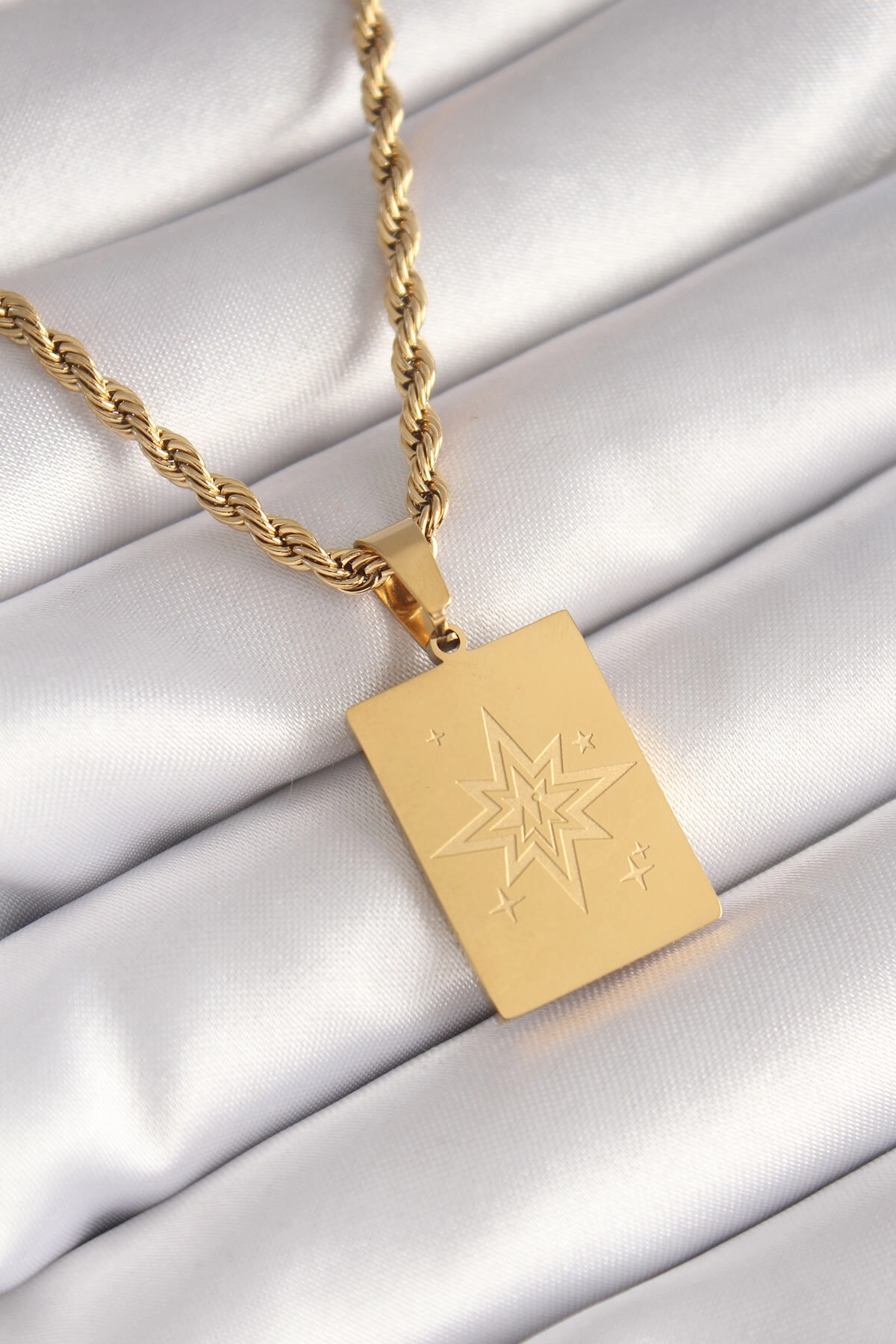 316L Çelik Gold Renk Burgu Zincir Kutup Yıldızı İşleme Plaka Figür Kadın Kolye-0