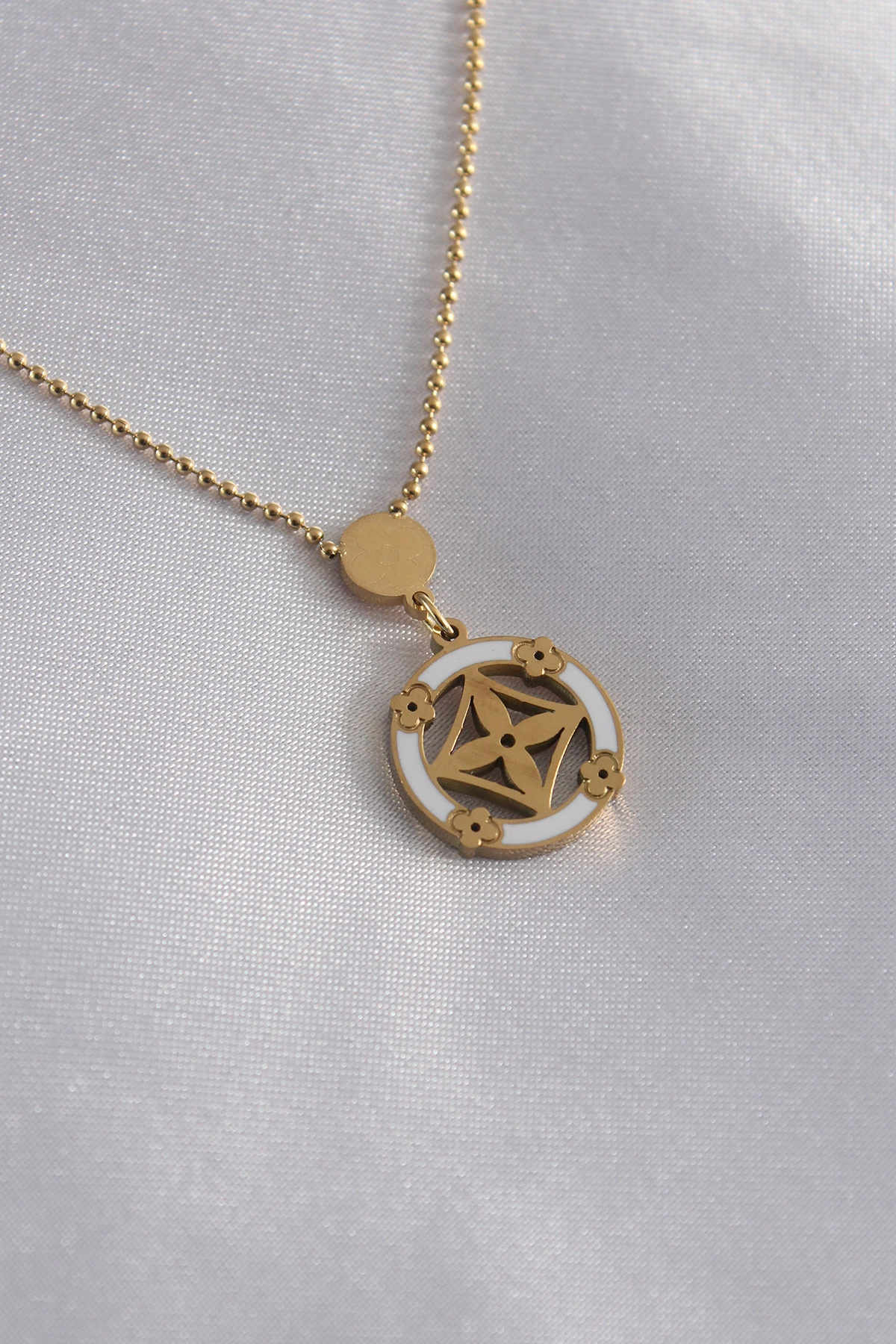 316L Çelik Gold Renk Çiçek Figür Kadın Kolye-0