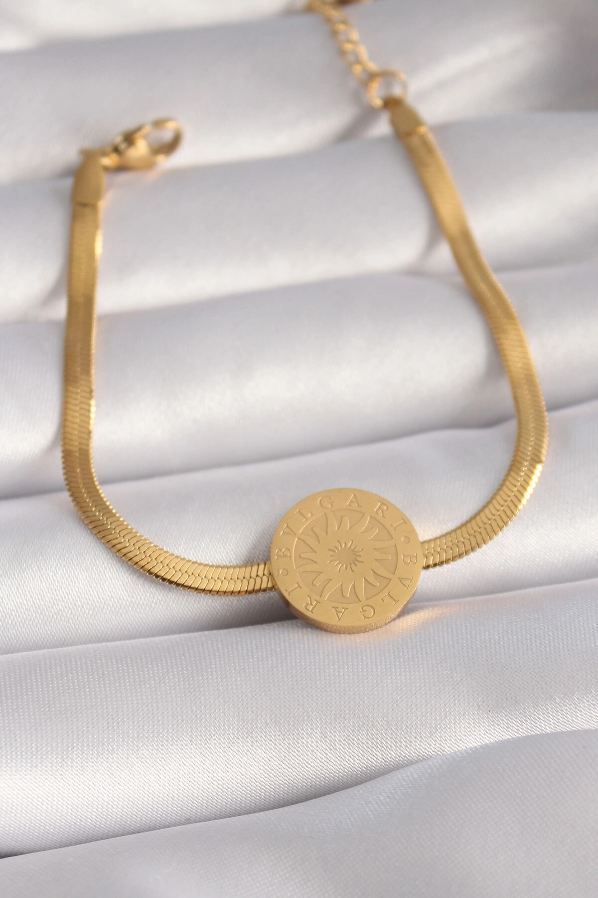 316L Çelik Gold Renk İtalyan Zincir Model İşlemeli Madalyon Figür Kadın Bileklik-0