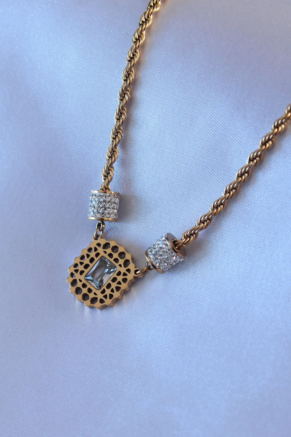 316L Çelik Gold Renk Lotus Model Zirkon Taşlı Burgu Zincir Kadın Kolye-0