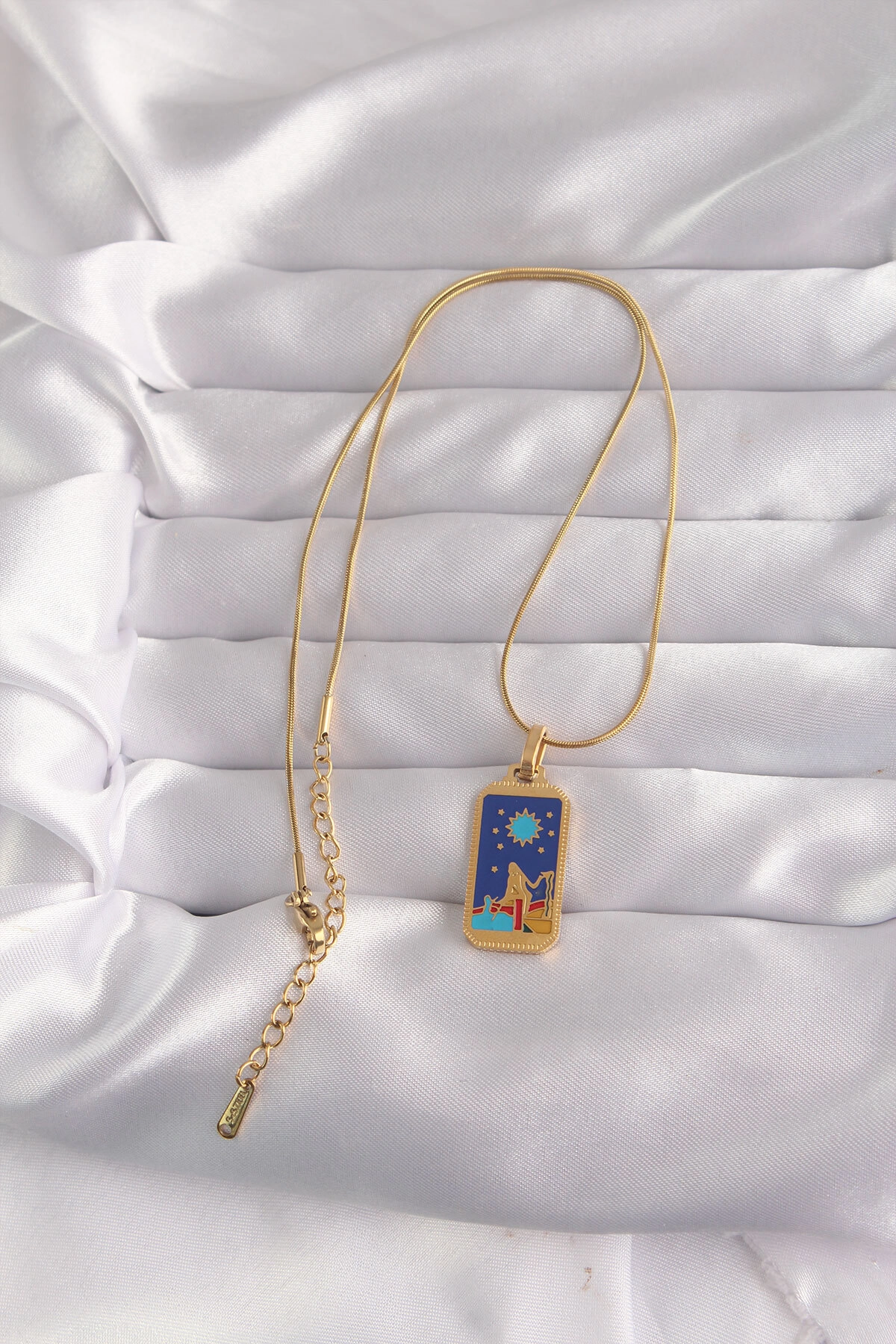 316L Çelik Gold Renk Mavi Mineli Kız Figür Tarot Kolye-1
