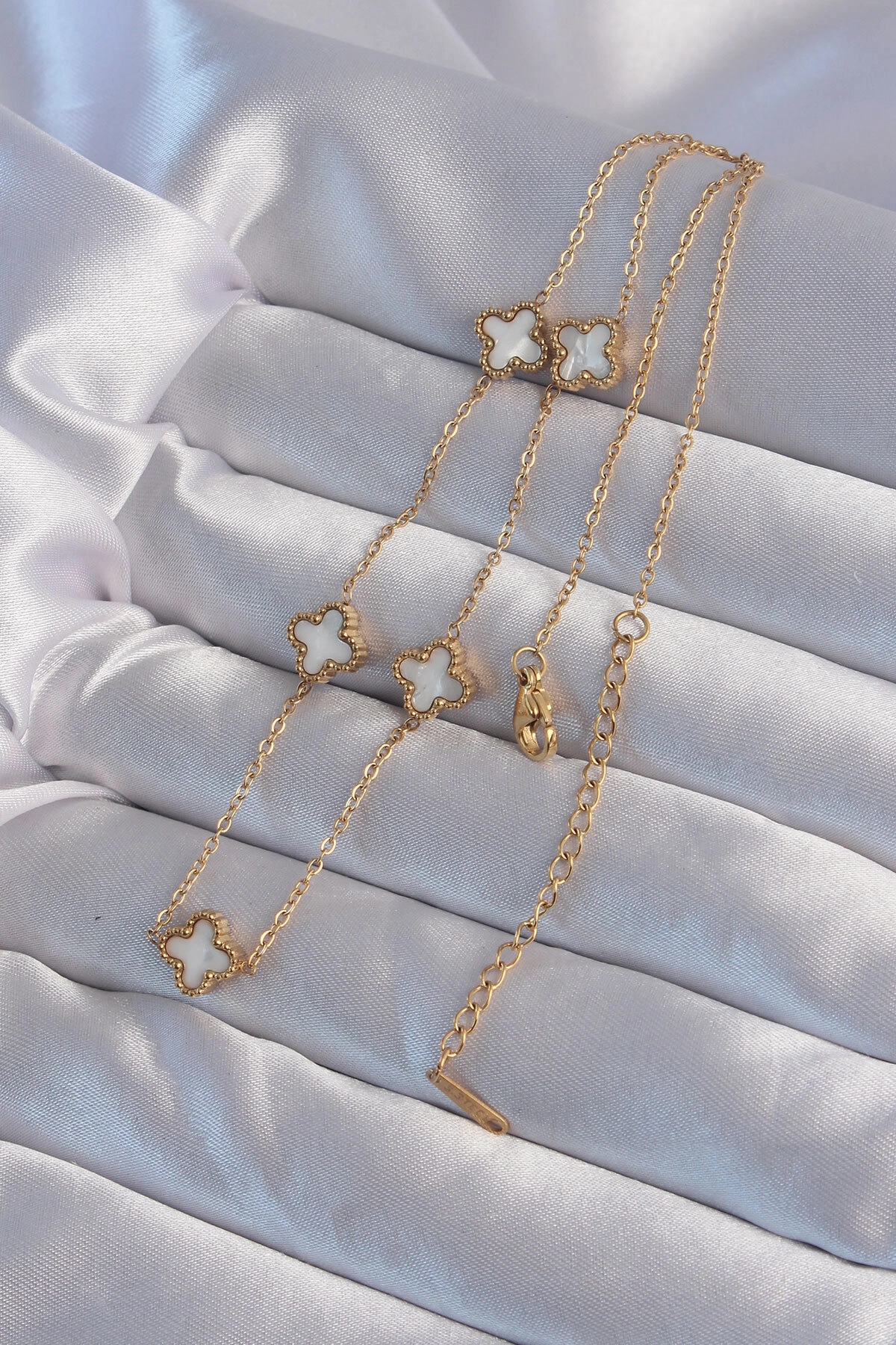 316L Çelik Gold Renk Minimal Beyaz Sedefli Yonca Kolye-1