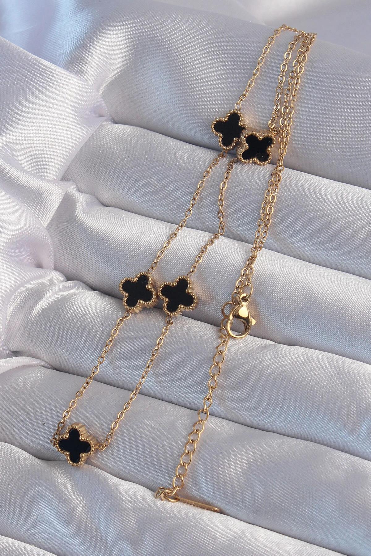 316L Çelik Gold Renk Minimal Siyah Mineli Yonca Kolye-1