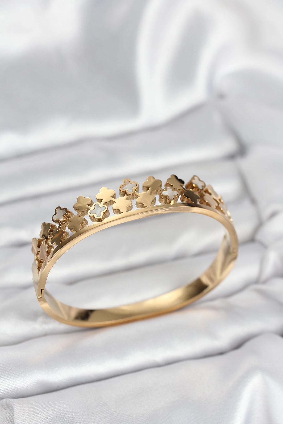 316L Çelik Gold Renk Minimal Yoncalı Kadın Kelepçe Bileklik-0