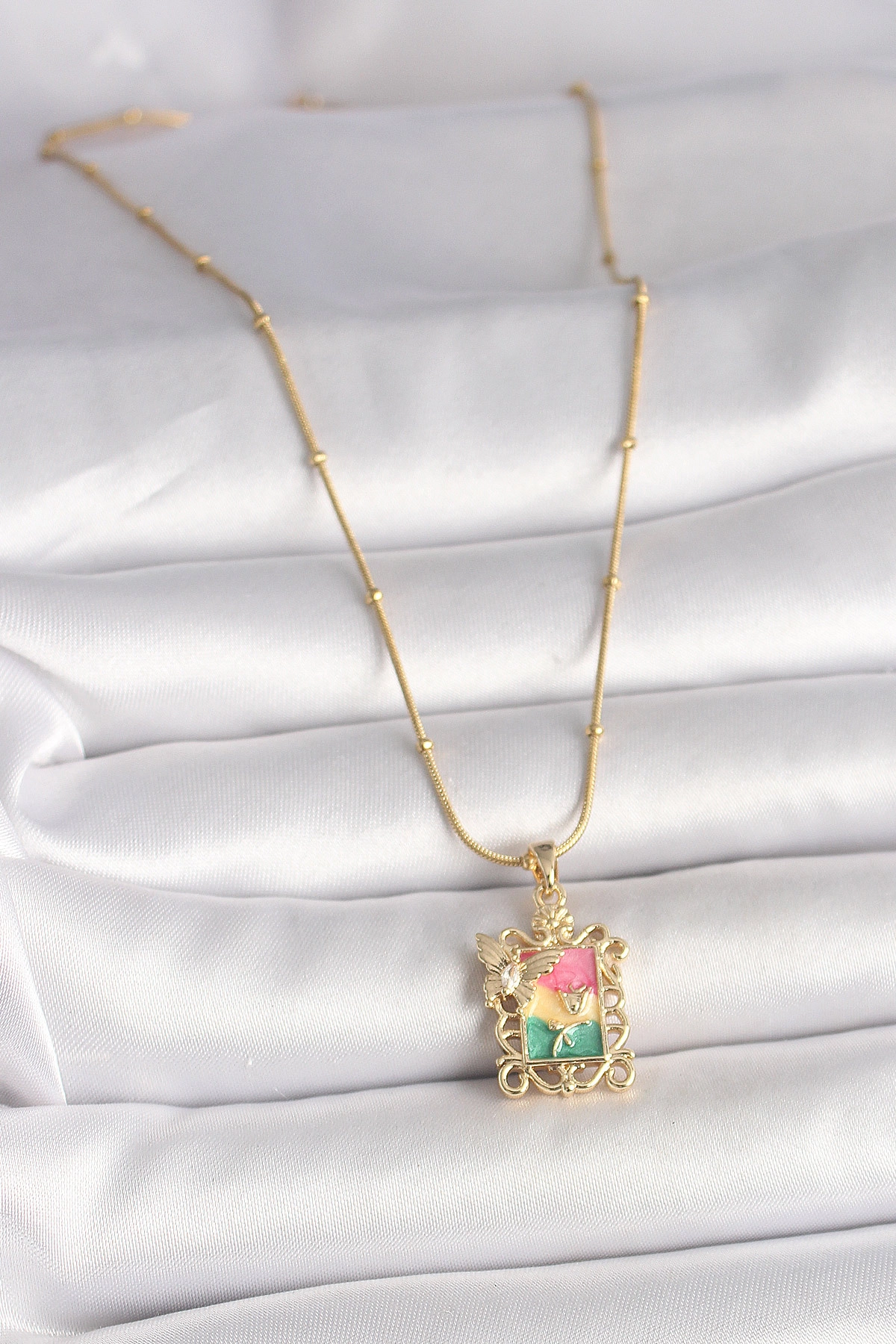 316L Çelik Gold Renk Renkli Zirkon Taşlı Kelebek İşlemeli Portre Model Kadın Kolye-1