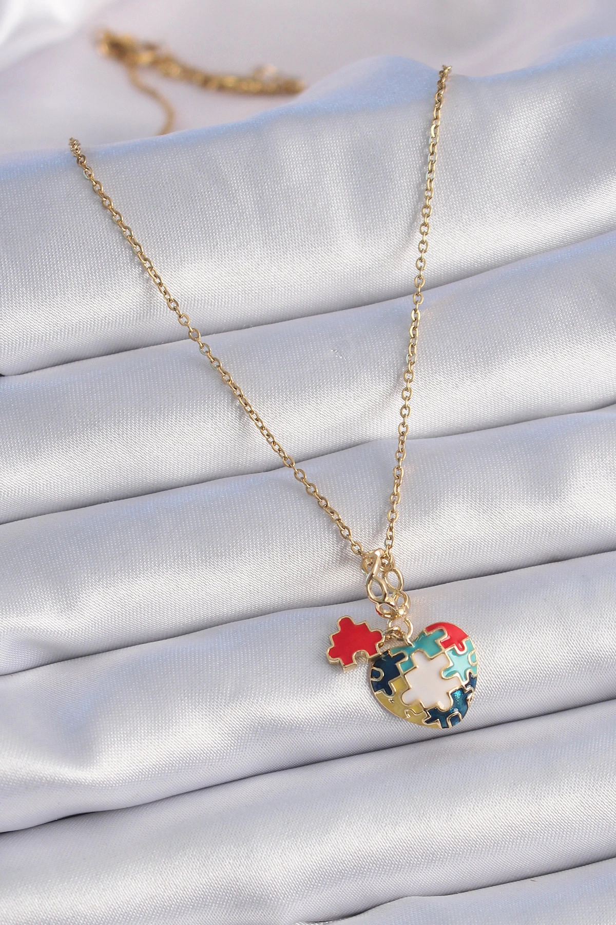 316L Çelik Gold Renk Yapboz Motif Kalp Figür Charm Model Kadın Kolye-1