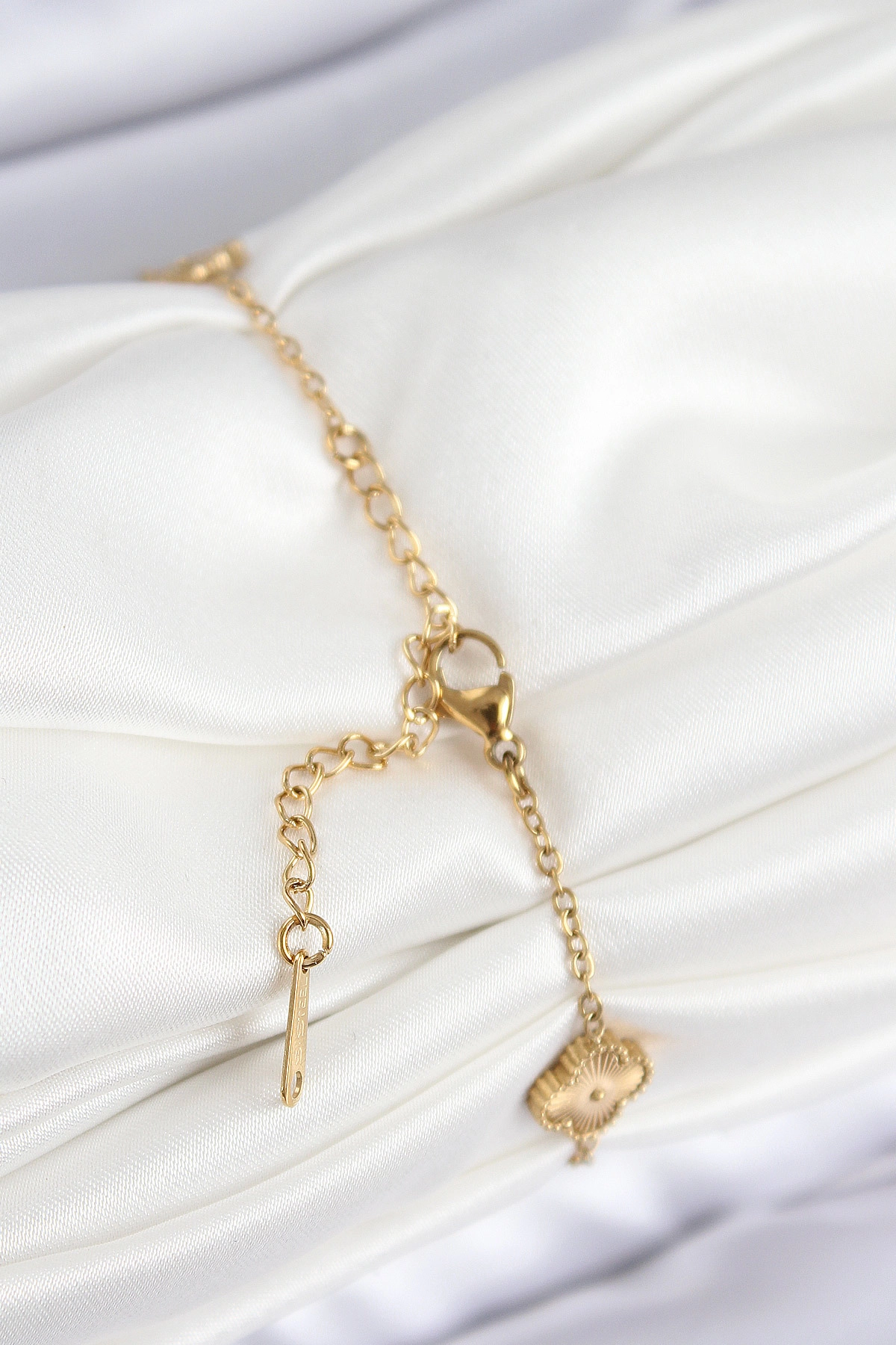 316L Çelik Gold Renk Yonca Kadın Bileklik-1