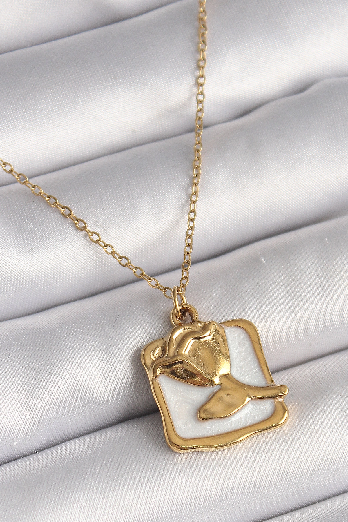 316L Çelik Gold Renk Zincir Beyaz Mineli Gül Portre Model Kadın Kolye-0