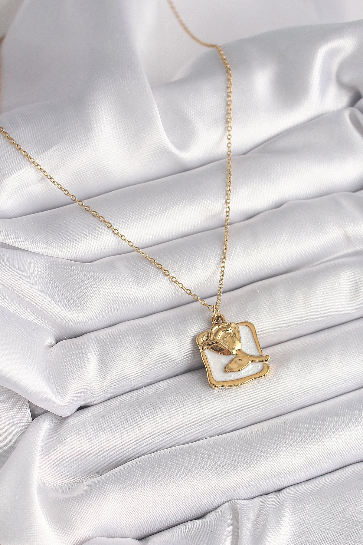 316L Çelik Gold Renk Zincir Beyaz Mineli Gül Portre Model Kadın Kolye-1