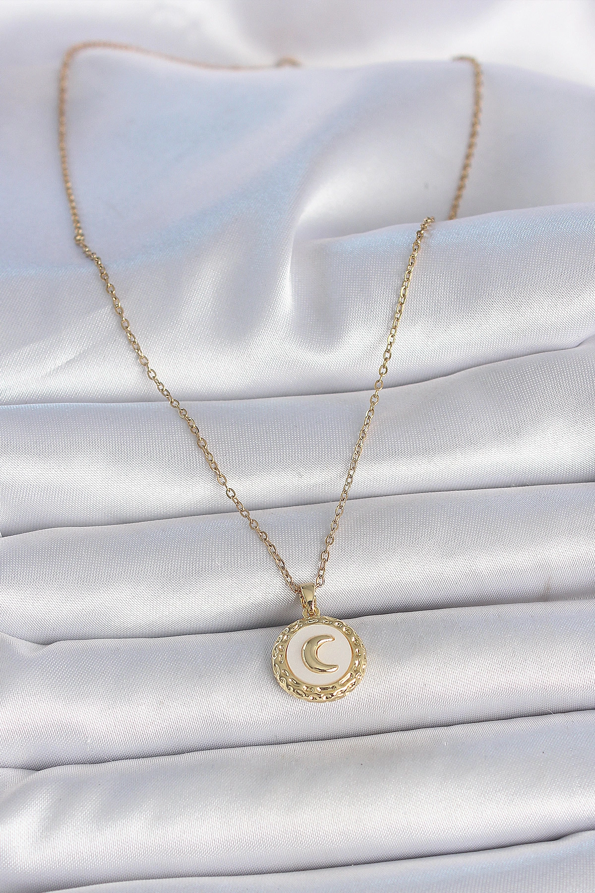 316L Çelik Gold Renk Zincir Beyaz Mineli Hilal İşlemeli Madalyon Model Kadın Kolye-1