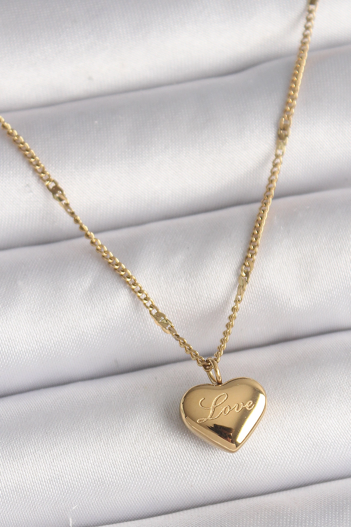 316L Çelik Gold Renk Zincir Love İşlemeli Kalp Figür Kadın Kolye-0