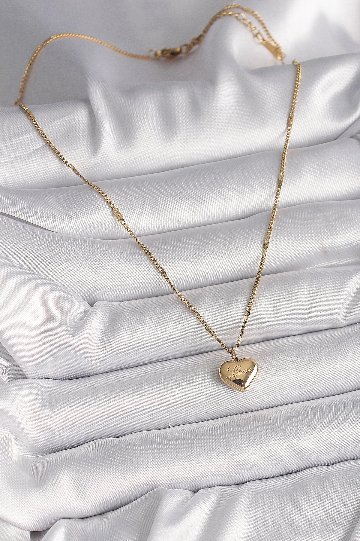 316L Çelik Gold Renk Zincir Love İşlemeli Kalp Figür Kadın Kolye-1