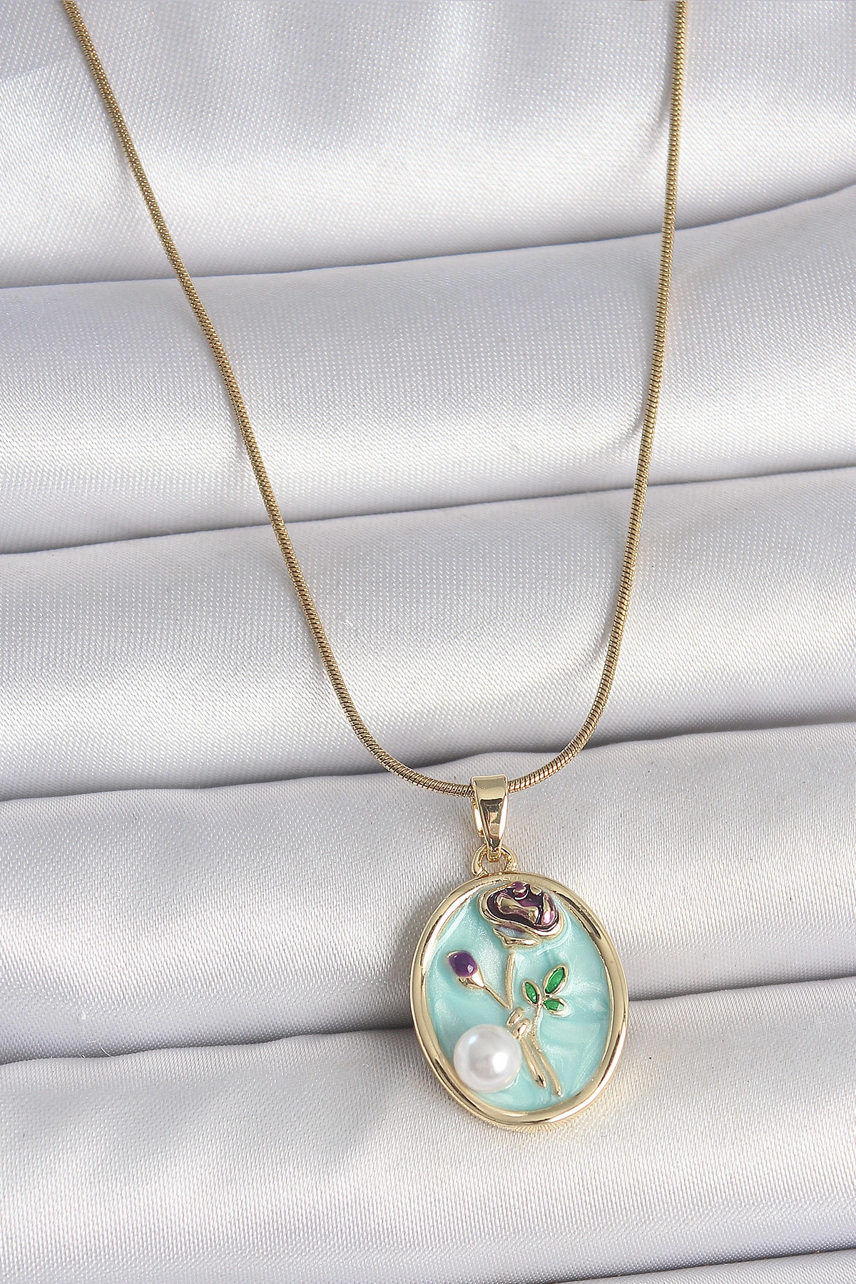 316L Çelik Gold Renk Zincir Mavi Çiçek İşlemeli İnci Detay Portre Model Kadın Kolye-0