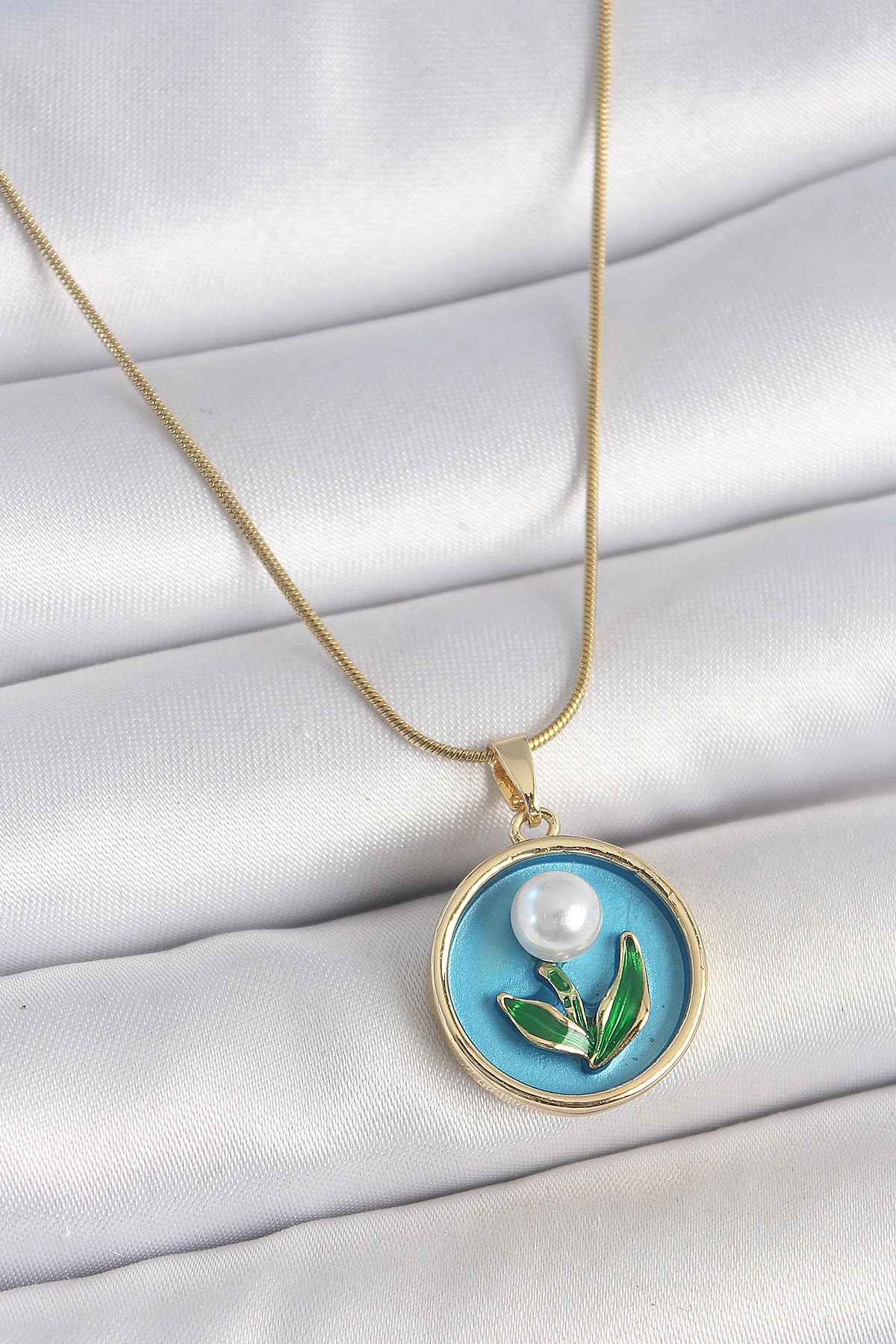 316L Çelik Gold Renk Zincir Mavi Mineli İncili Çiçek İşlemeli Portre Model Kadın Kolye-0