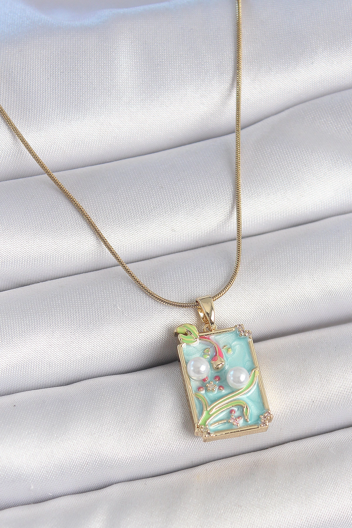 316L Çelik Gold Renk Zincir Mavi Mineli İncili Çiçek İşlemeli Portre Model Kadın Kolye-0