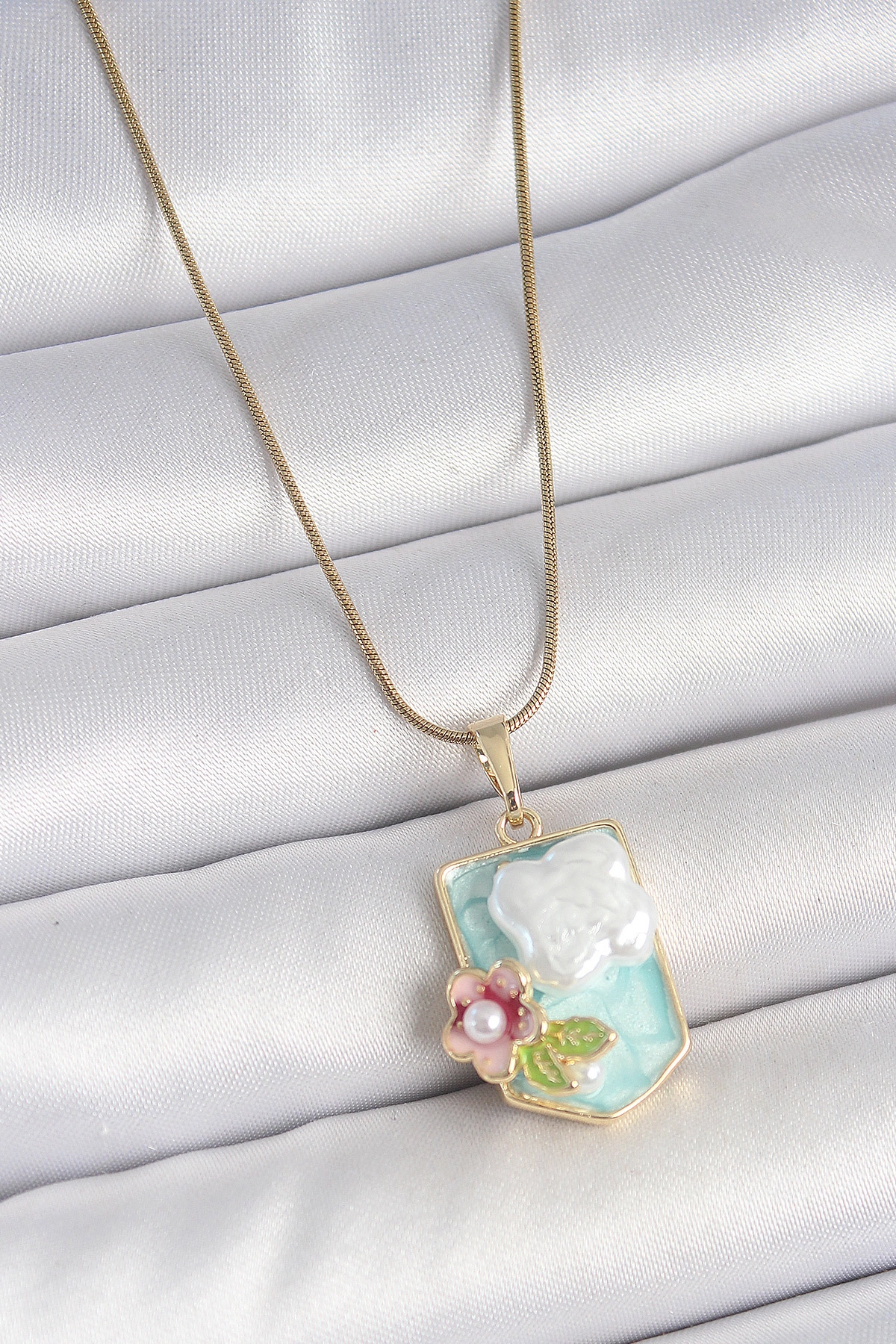 316L Çelik Gold Renk Zincir Mavi Mineli İncili Çiçek İşlemeli Portre Model Kadın Kolye-0