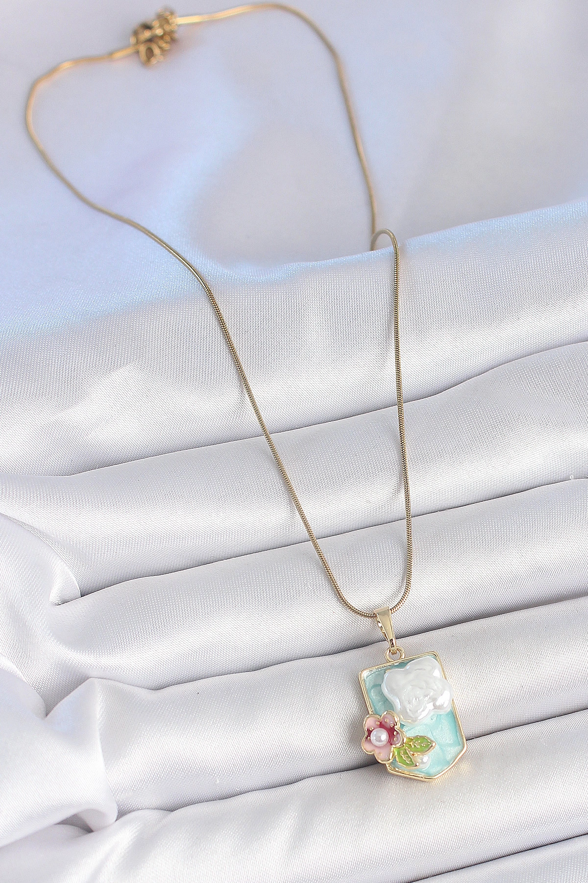 316L Çelik Gold Renk Zincir Mavi Mineli İncili Çiçek İşlemeli Portre Model Kadın Kolye-1