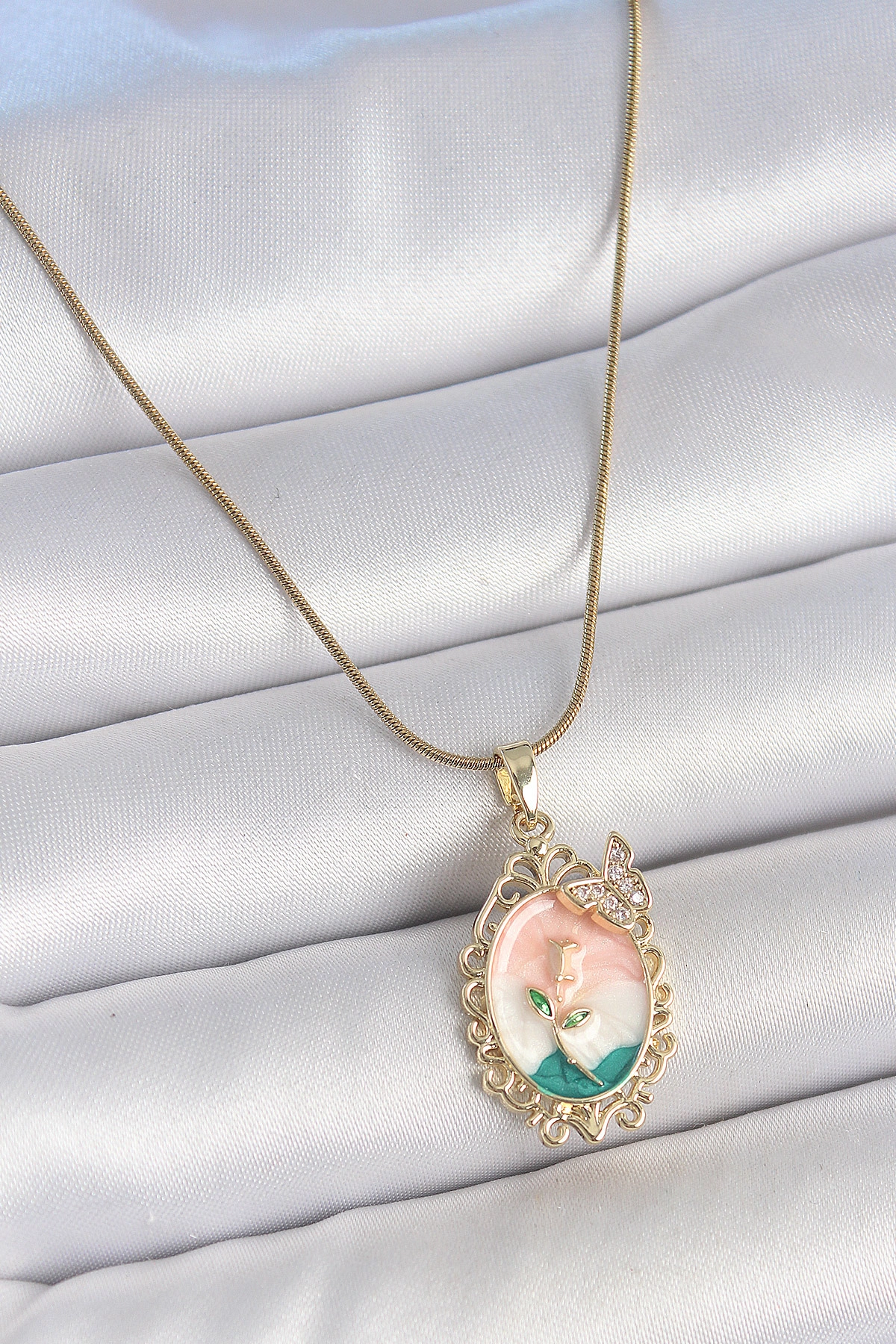 316L Çelik Gold Renk Zincir Mix Renk Çiçek İşlemeli Zirkon Taş Detaylı Portre Model Kadın Kolye-0