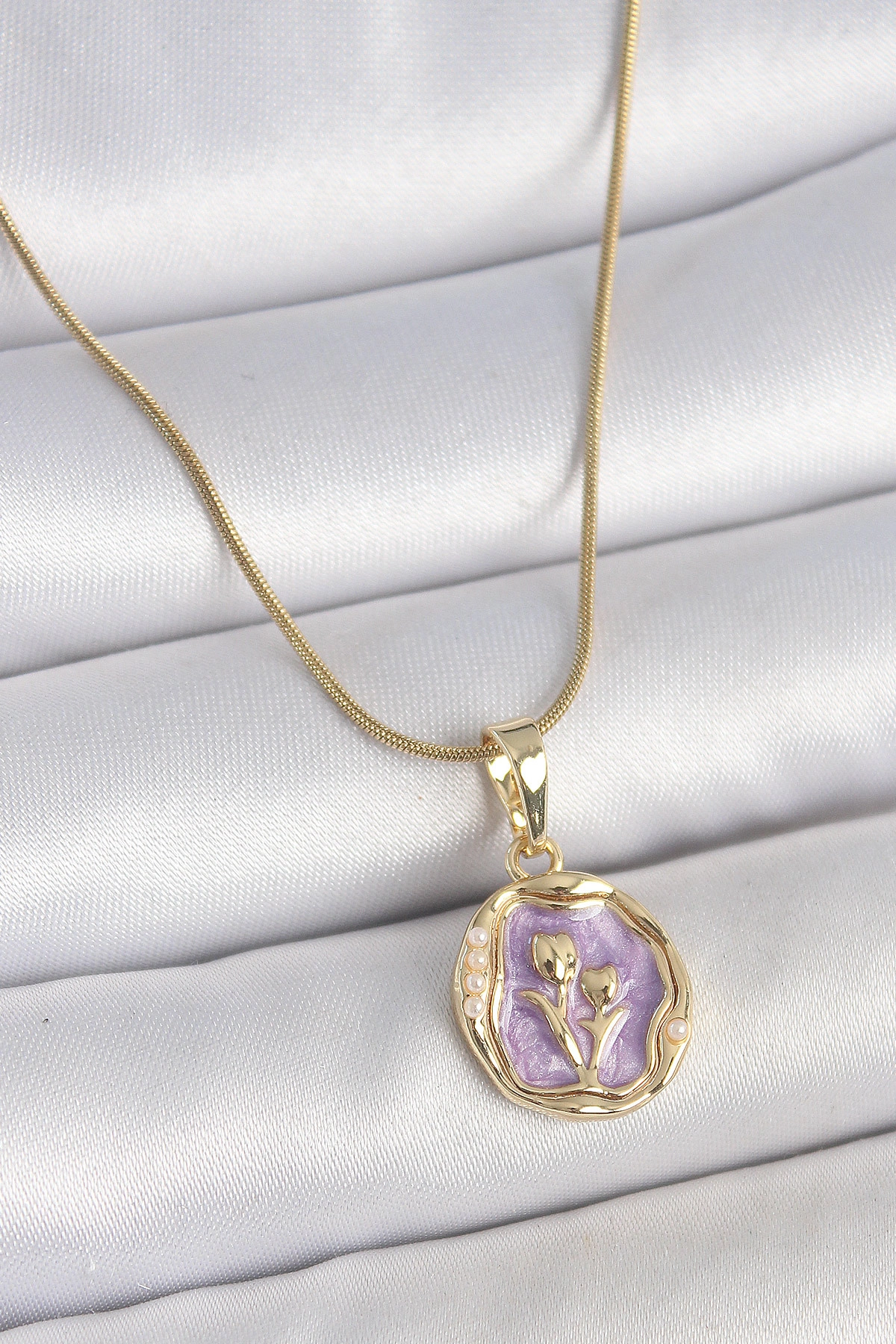 316L Çelik Gold Renk Zincir Mor Mineli Çiçek İşlemeli Portre Model Kadın Kolye-0
