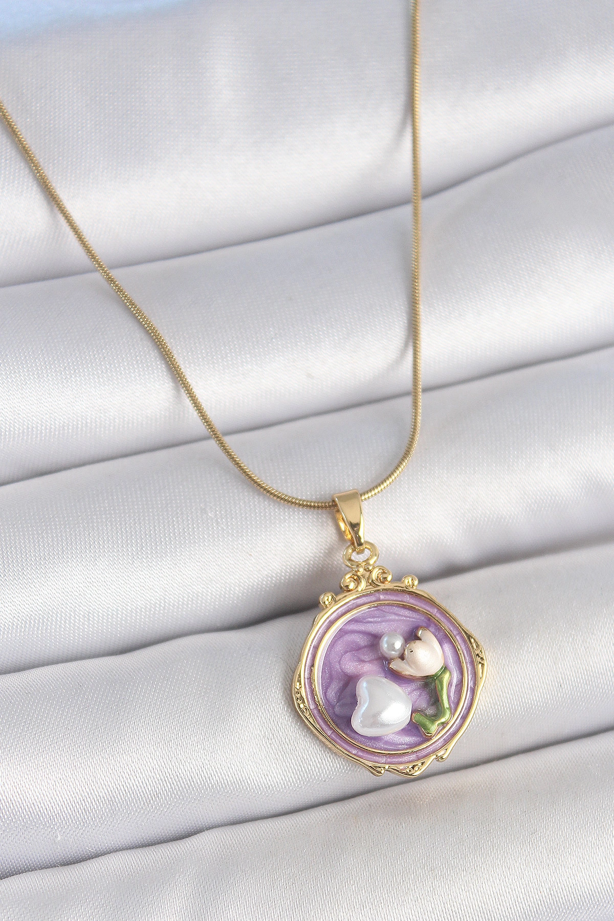 316L Çelik Gold Renk Zincir Mor Mineli İncili Çiçek İşlemeli Portre Model Kadın Kolye-0