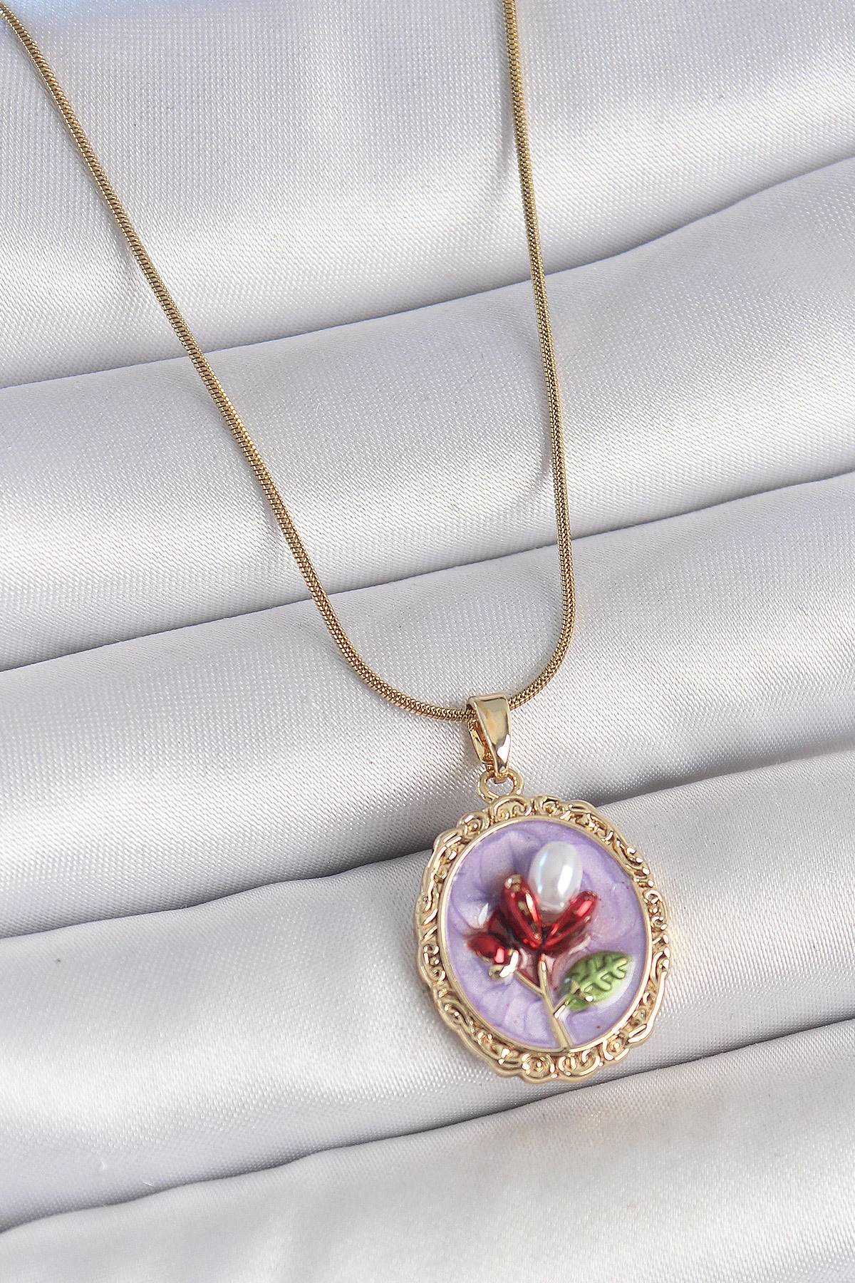 316L Çelik Gold Renk Zincir Mor Mineli İncili Çiçek İşlemeli Portre Model Kadın Kolye-0
