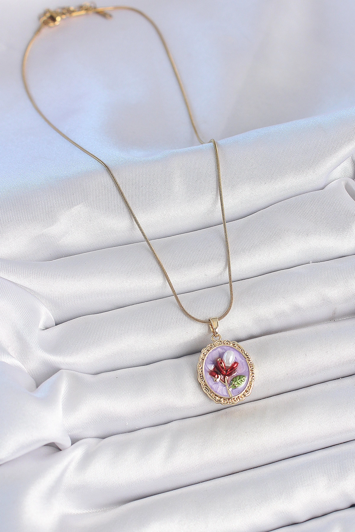 316L Çelik Gold Renk Zincir Mor Mineli İncili Çiçek İşlemeli Portre Model Kadın Kolye-1