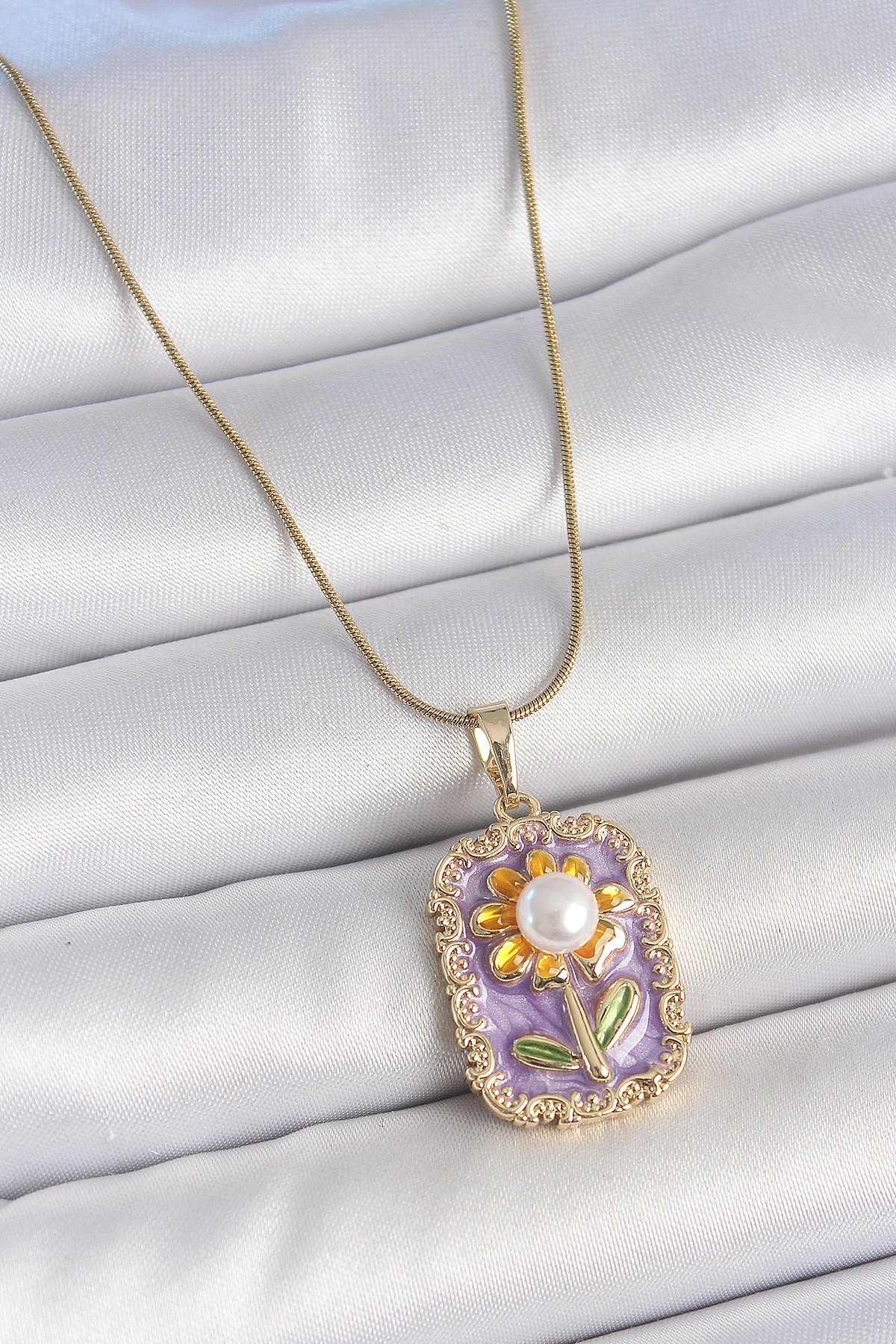 316L Çelik Gold Renk Zincir Mor Mineli İncili Papatya İşlemeli Portre Model Kadın Kolye-0