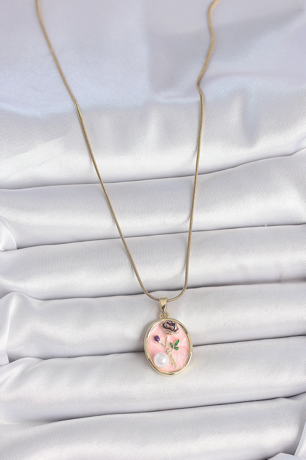 316L Çelik Gold Renk Zincir Pembe Çiçek İşlemeli İnci Detay Portre Model Kadın Kolye-1