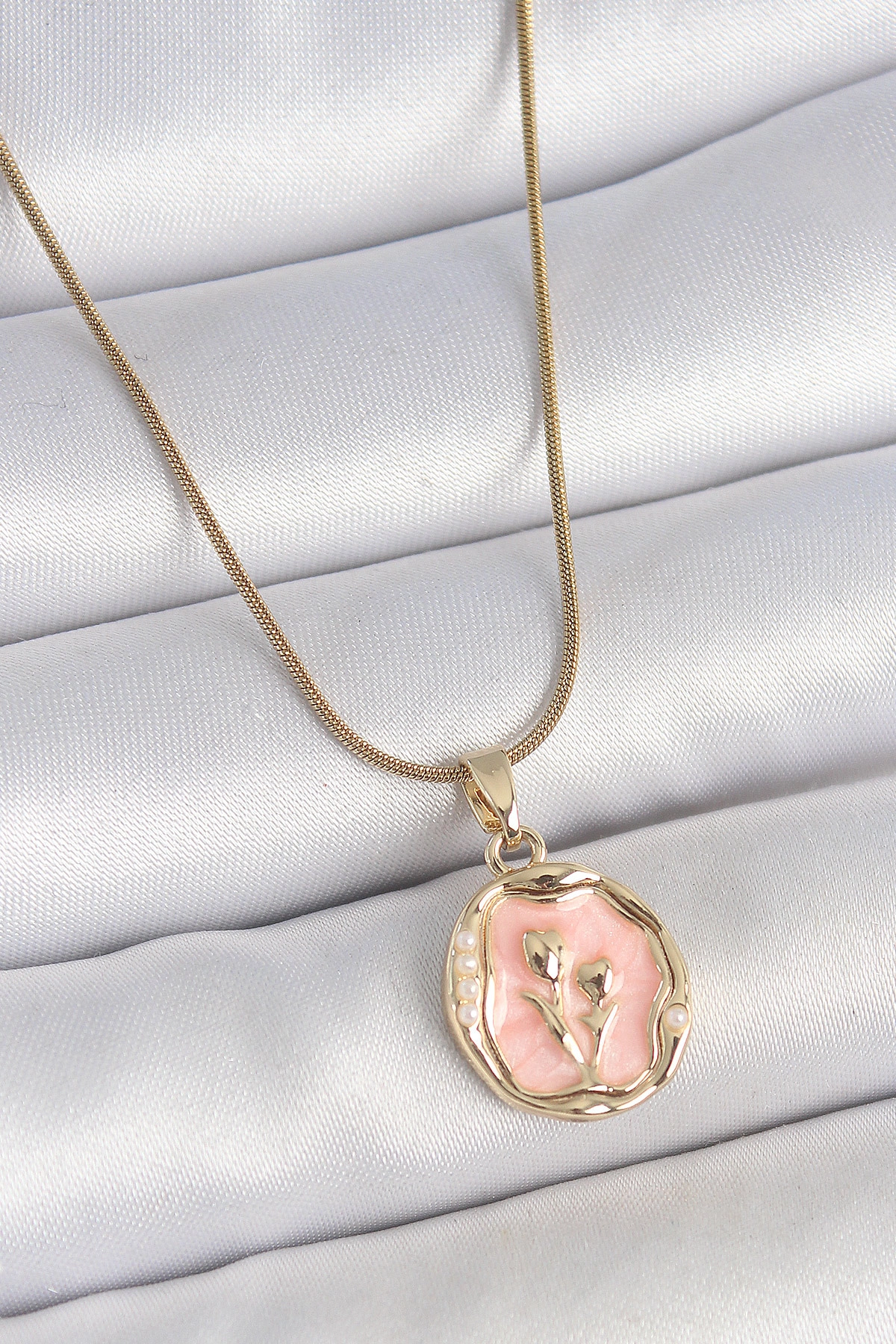 316L Çelik Gold Renk Zincir Pembe Mineli Çiçek İşlemeli Portre Model Kadın Kolye-0