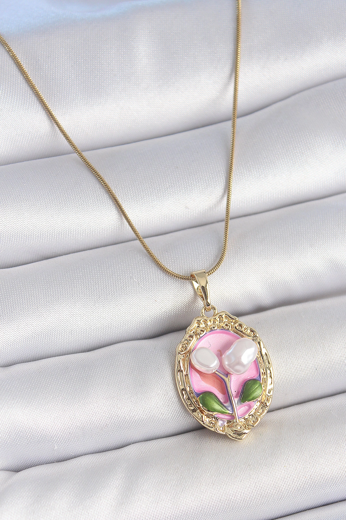 316L Çelik Gold Renk Zincir Pembe Mineli İncili Çiçek İşlemeli Portre Model Kadın Kolye-0