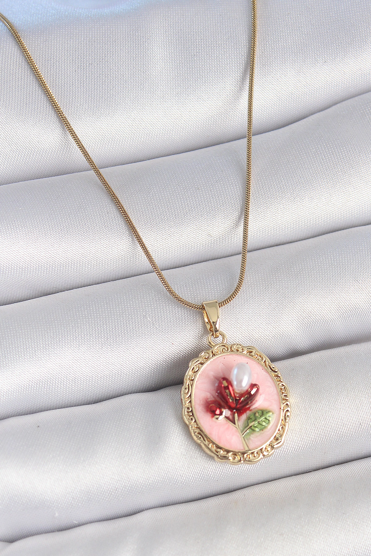 316L Çelik Gold Renk Zincir Pembe Mineli İncili Çiçek İşlemeli Portre Model Kadın Kolye-0