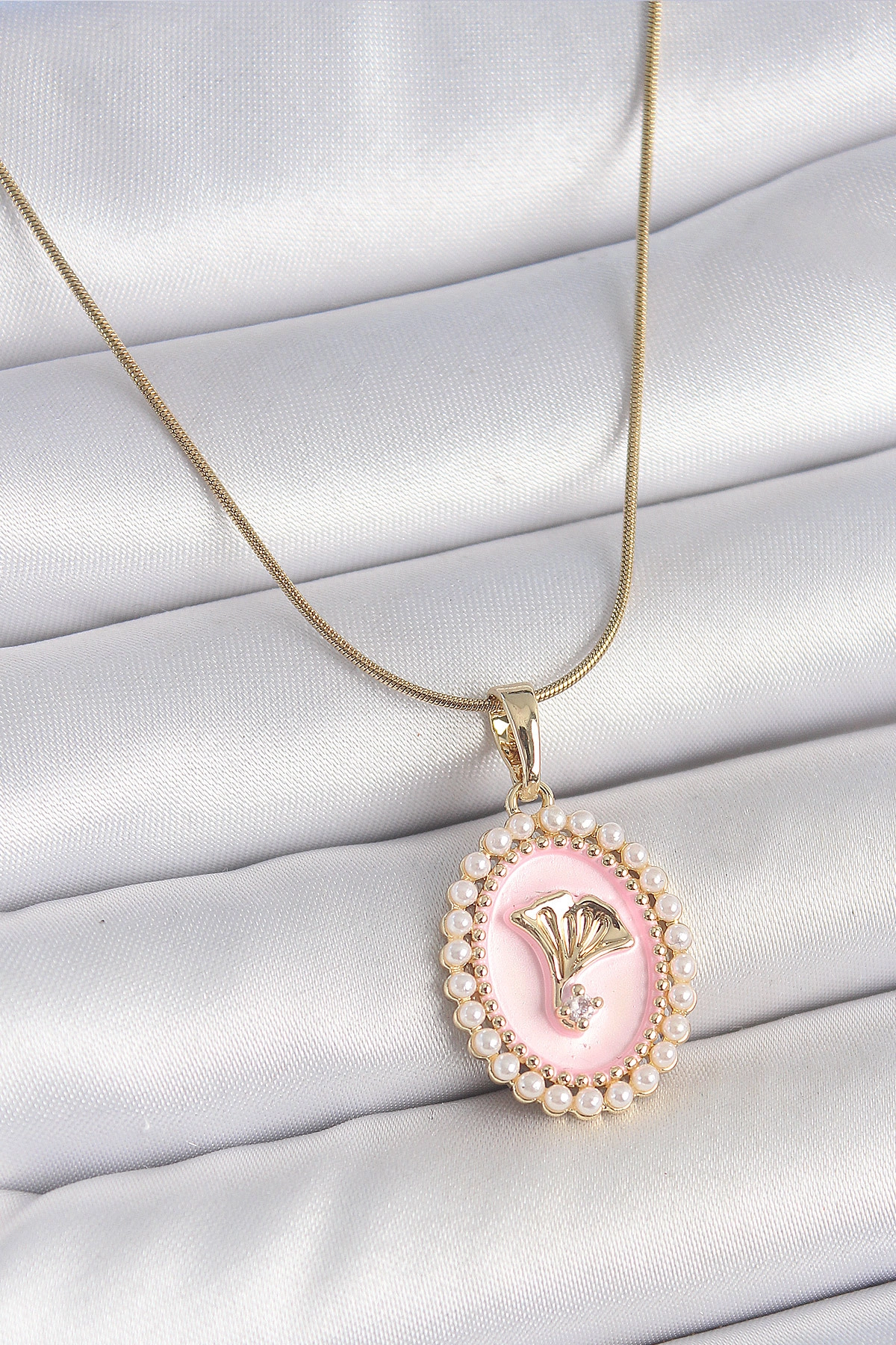 316L Çelik Gold Renk Zincir Pembe Mineli İncli Zirkon Taşlı Çiçek İşlemeli Portre Model Kadın Kolye-0
