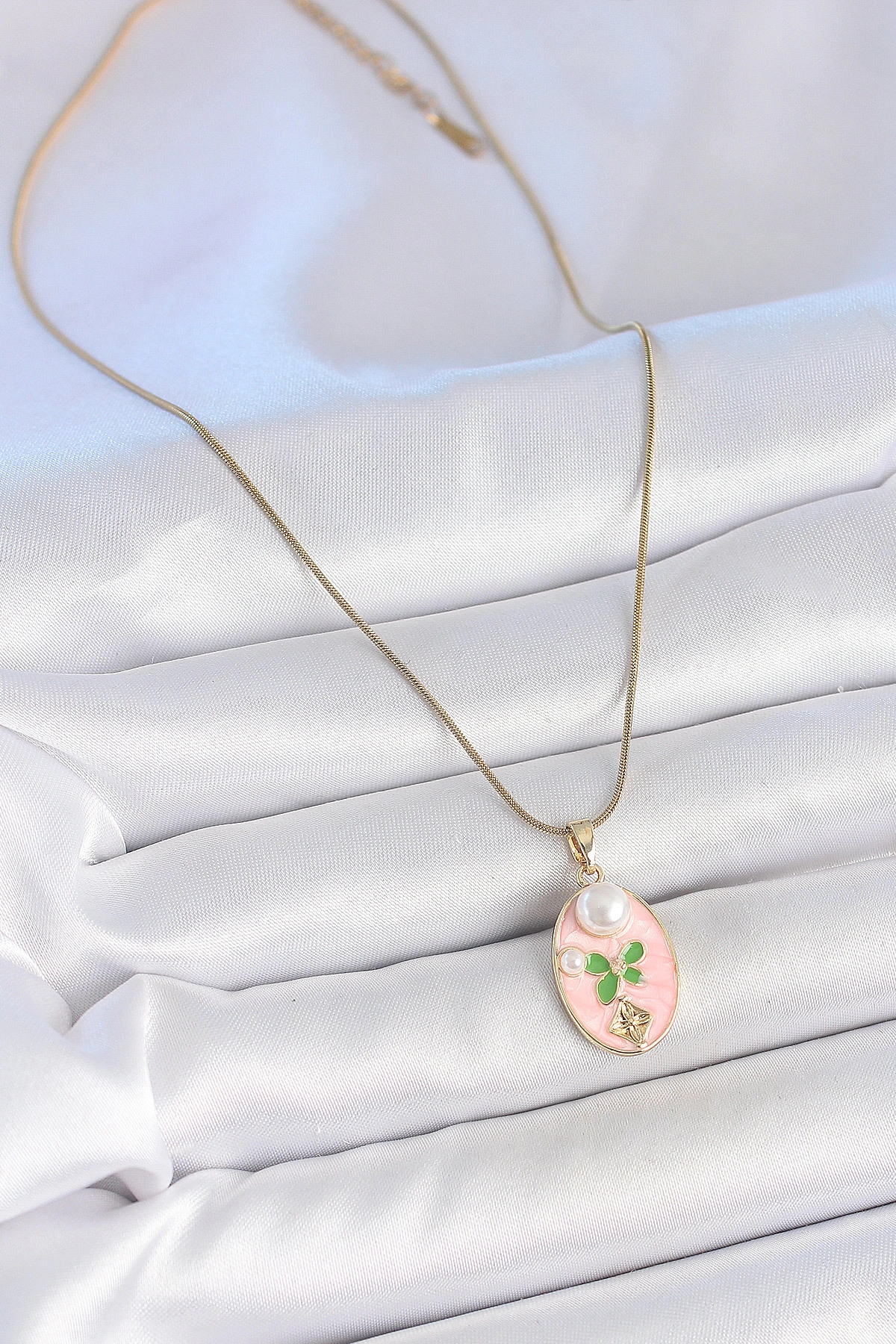 316L Çelik Gold Renk Zincir Pembe Mineli Oval İncili Çiçek İşlemeli Portre Model Kadın Kolye-1