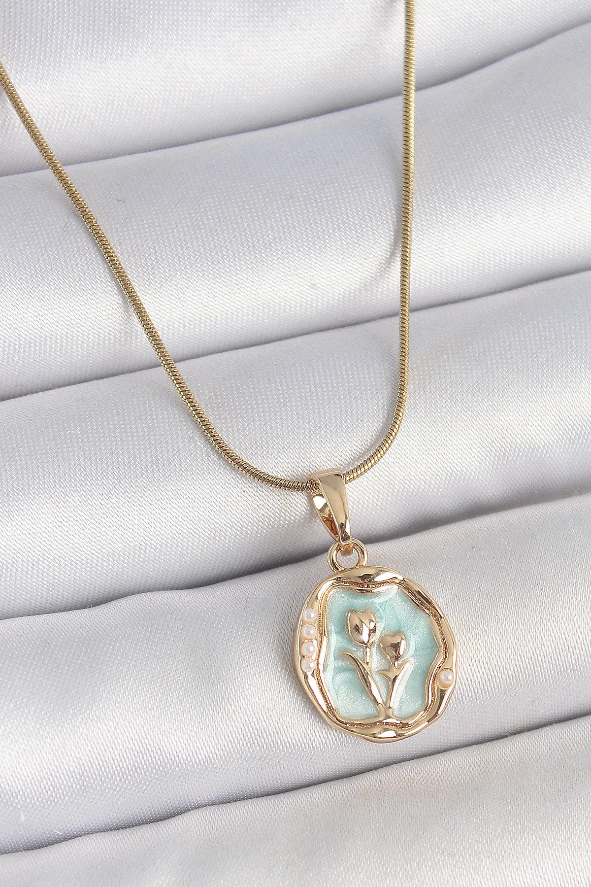 316L Çelik Gold Renk Zincir Turkuaz Mineli Çiçek İşlemeli Portre Model Kadın Kolye-0