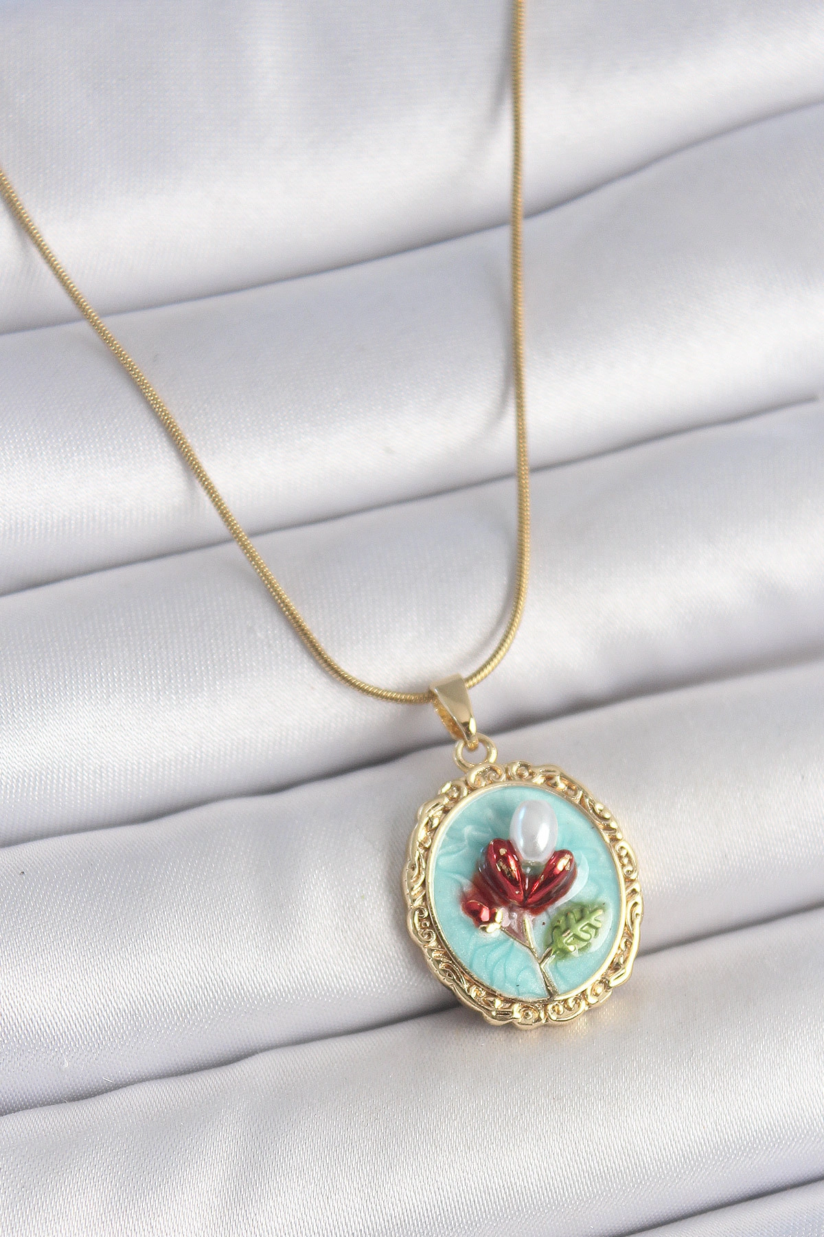316L Çelik Gold Renk Zincir Turkuaz Mineli İncili Çiçek İşlemeli Portre Model Kadın Kolye-0