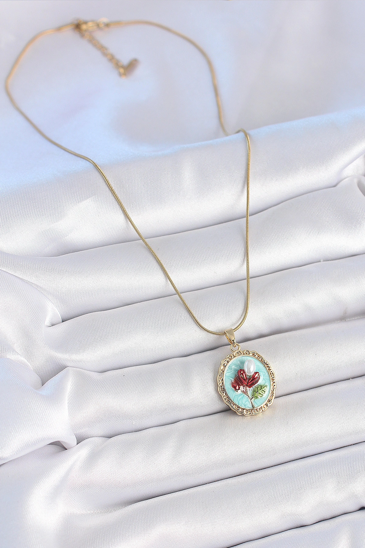 316L Çelik Gold Renk Zincir Turkuaz Mineli İncili Çiçek İşlemeli Portre Model Kadın Kolye-1
