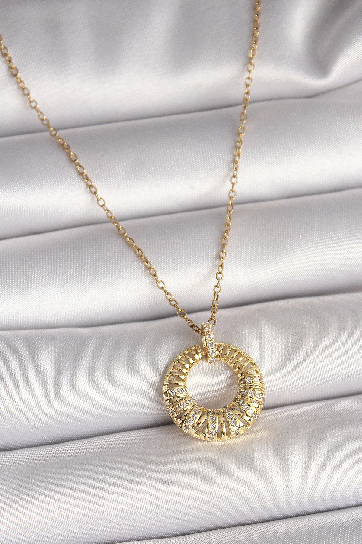 316L Çelik Gold Renk Zincir Zirkon Taş İşlemeli Daire Model Kadın Kolye-0