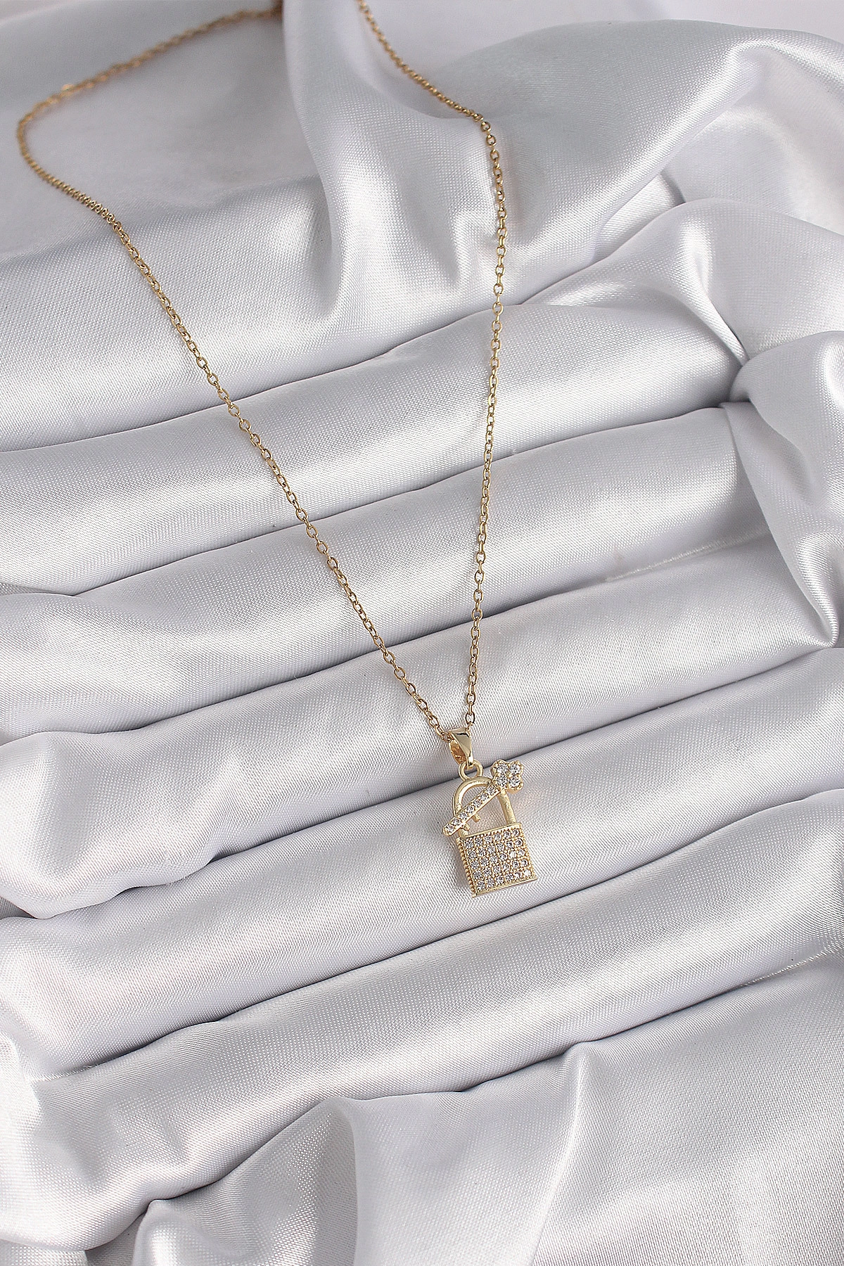 316L Çelik Gold Renk Zincir Zirkon Taşlı Asma Kilit Anahtar Model Kadın Kolye-1