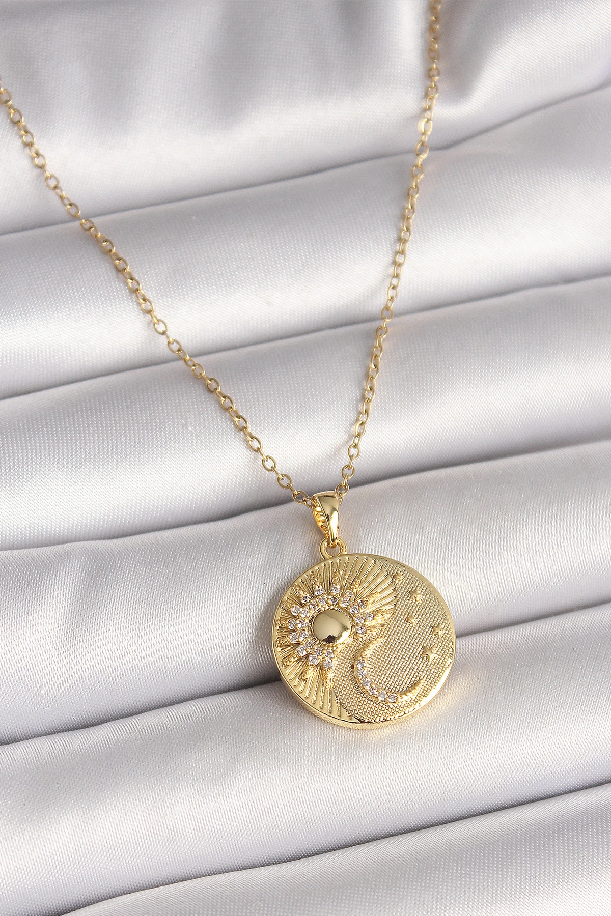 316L Çelik Gold Renk Zincir Zirkon Taşlı Ay Güneş İşlemeli Madalyon Model Kadın Kolye-0
