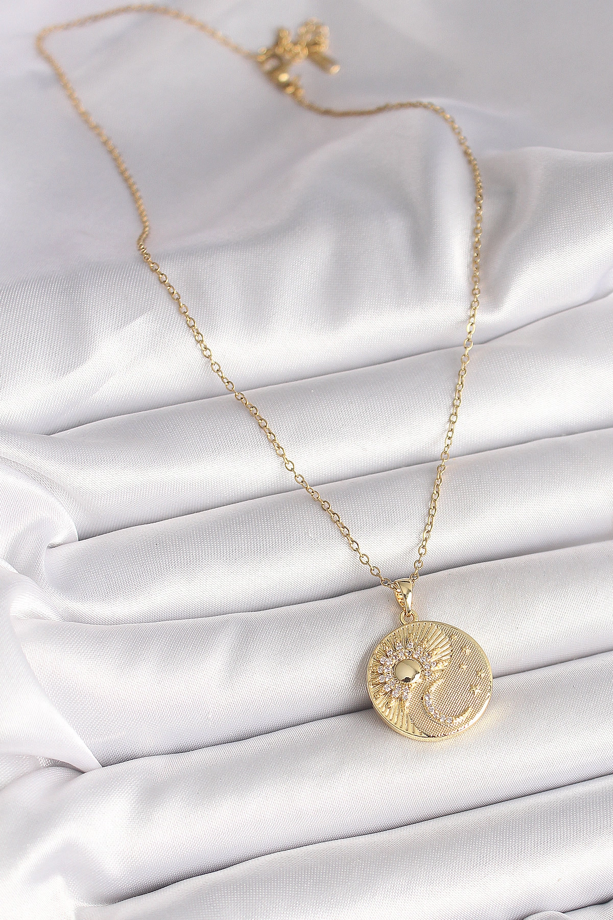 316L Çelik Gold Renk Zincir Zirkon Taşlı Ay Güneş İşlemeli Madalyon Model Kadın Kolye-1