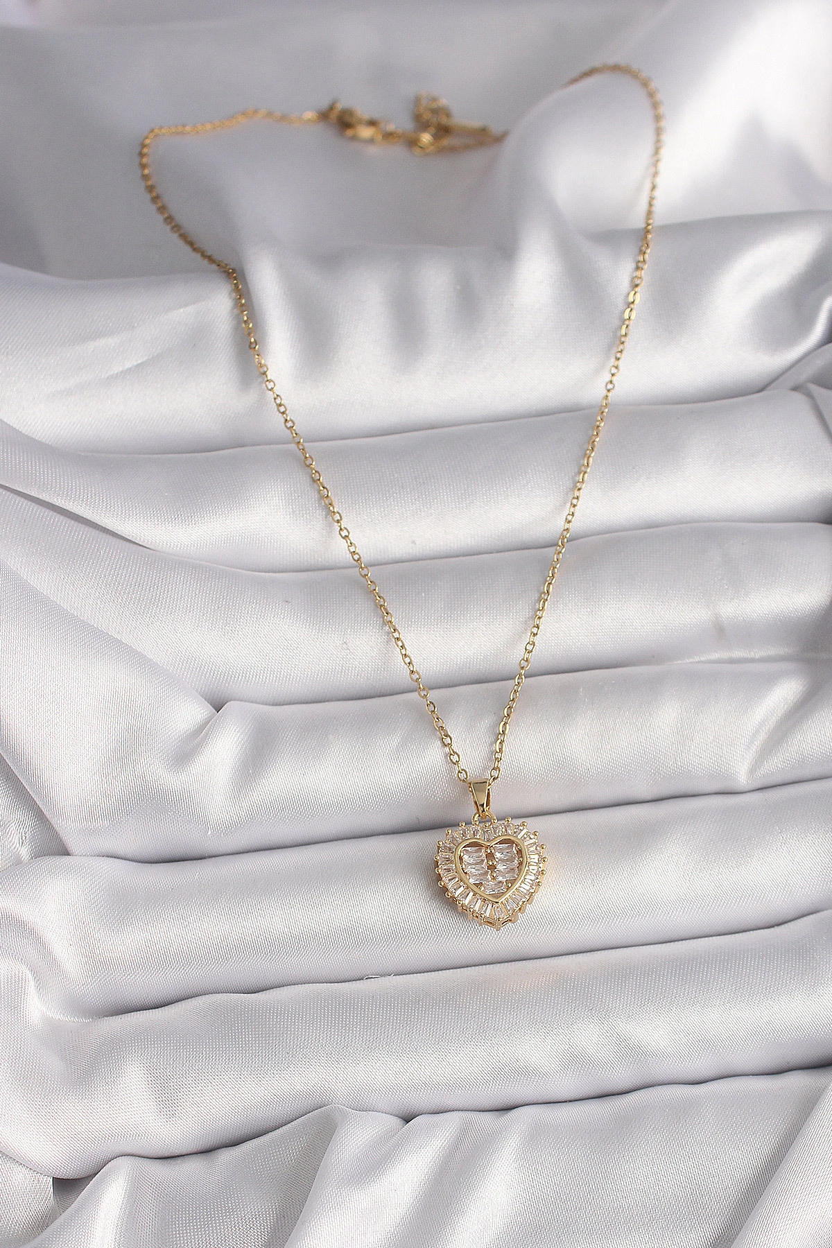 316L Çelik Gold Renk Zincir Zirkon Taşlı Kalp Model Kadın Kolye-1