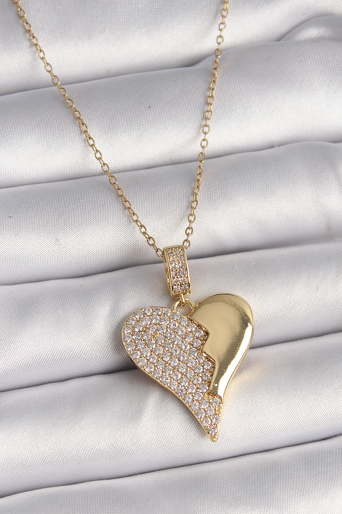 316L Çelik Gold Renk Zincir Zirkon Taşlı Kırık Kalp Model Kadın Kolye-0