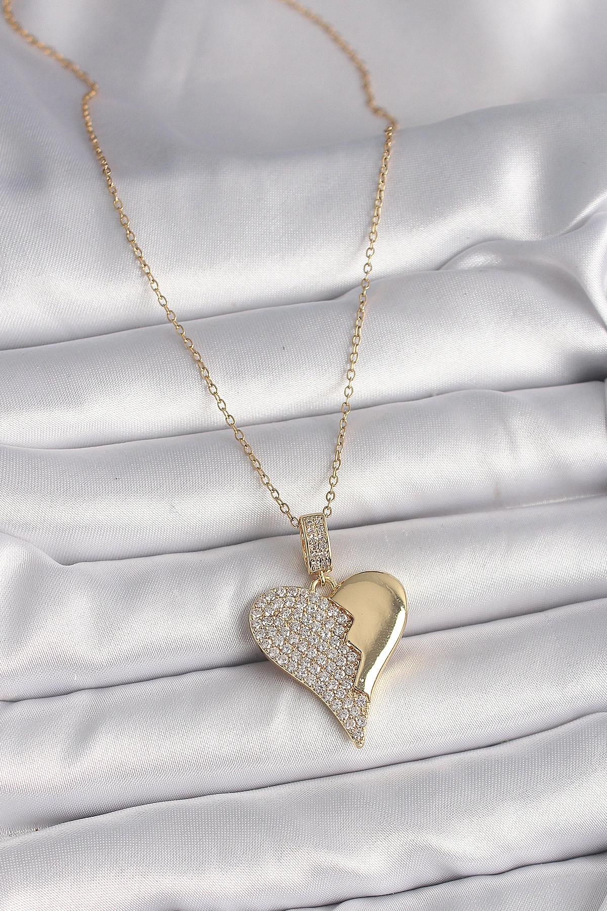 316L Çelik Gold Renk Zincir Zirkon Taşlı Kırık Kalp Model Kadın Kolye-1