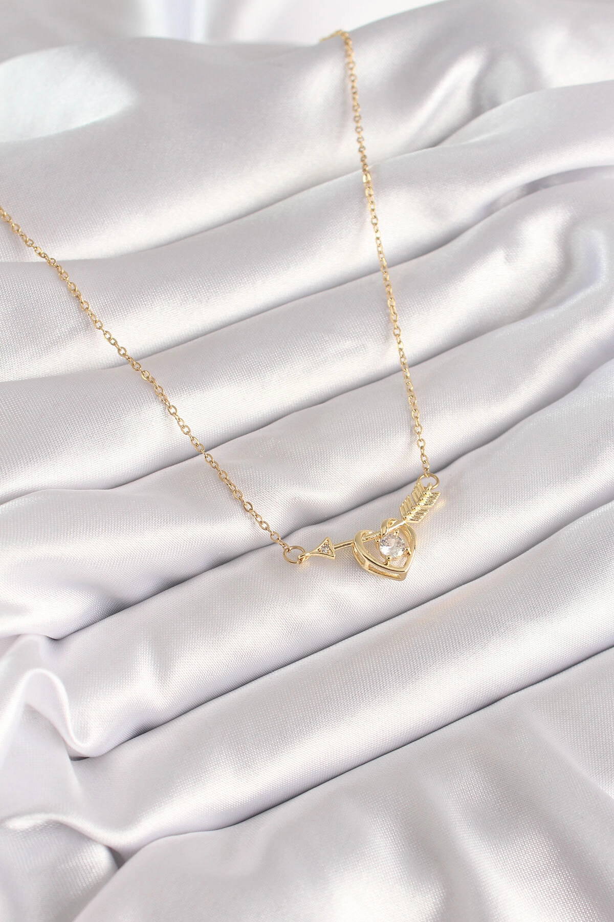 316L Çelik Gold Renk Zincir Zirkon Taşlı Ok Kalp Model Kadın Kolye-1