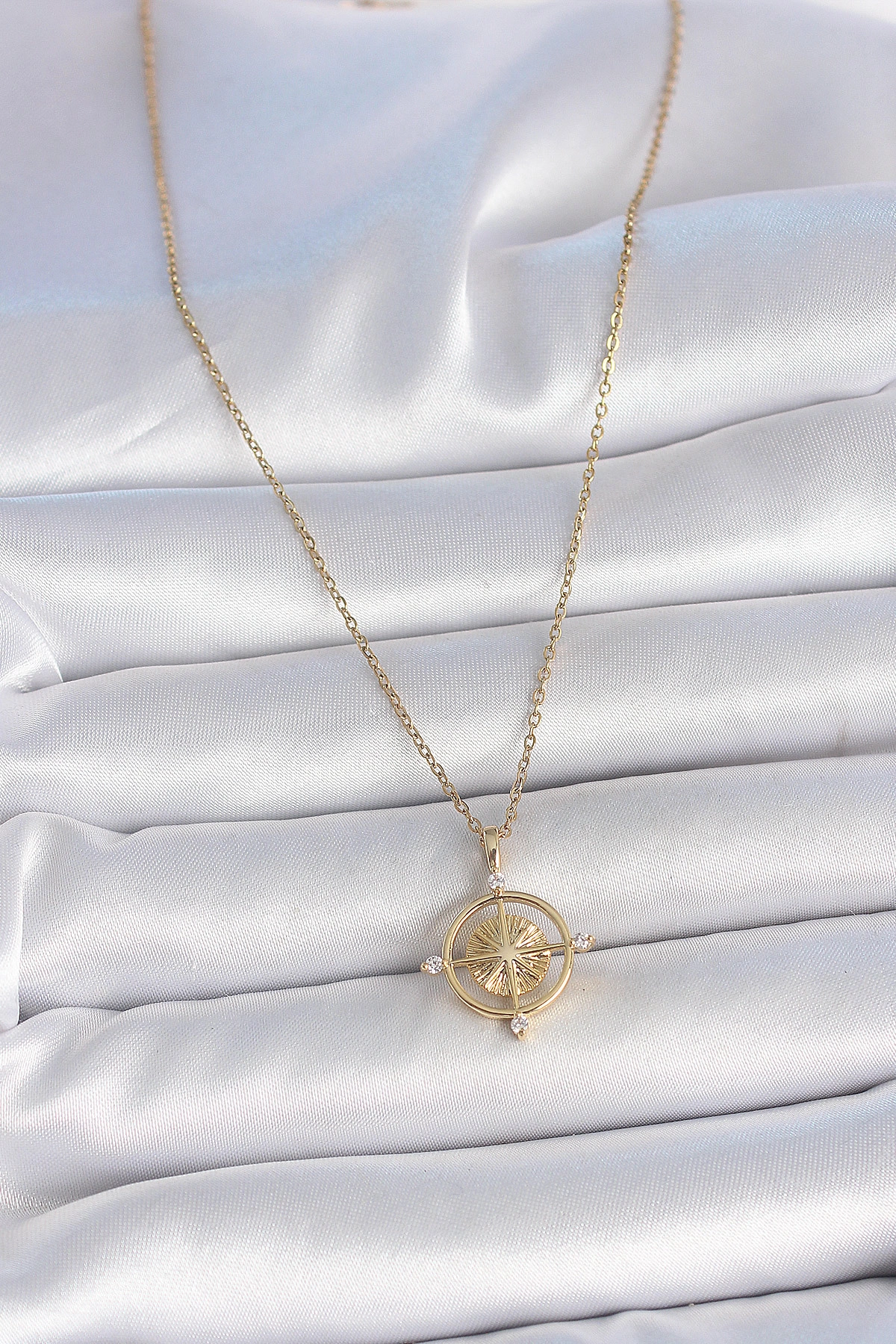 316L Çelik Gold Renk Zincir Zirkon Taşlı Pusula Model Kadın Kolye-1